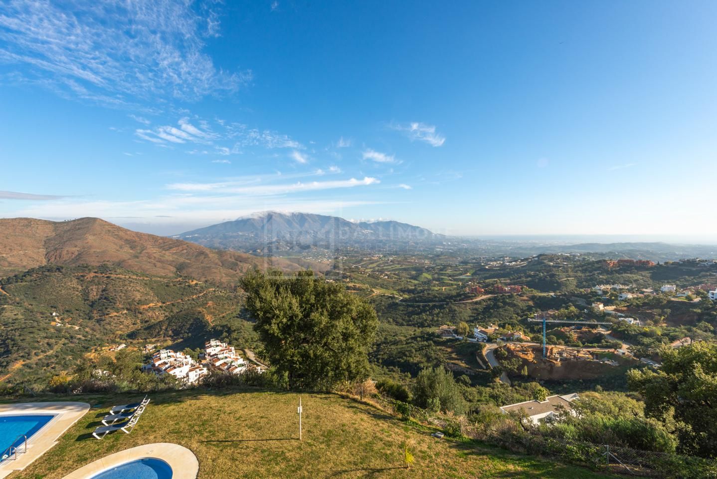 Modern Townhouse with Amazing Views in La Mairena