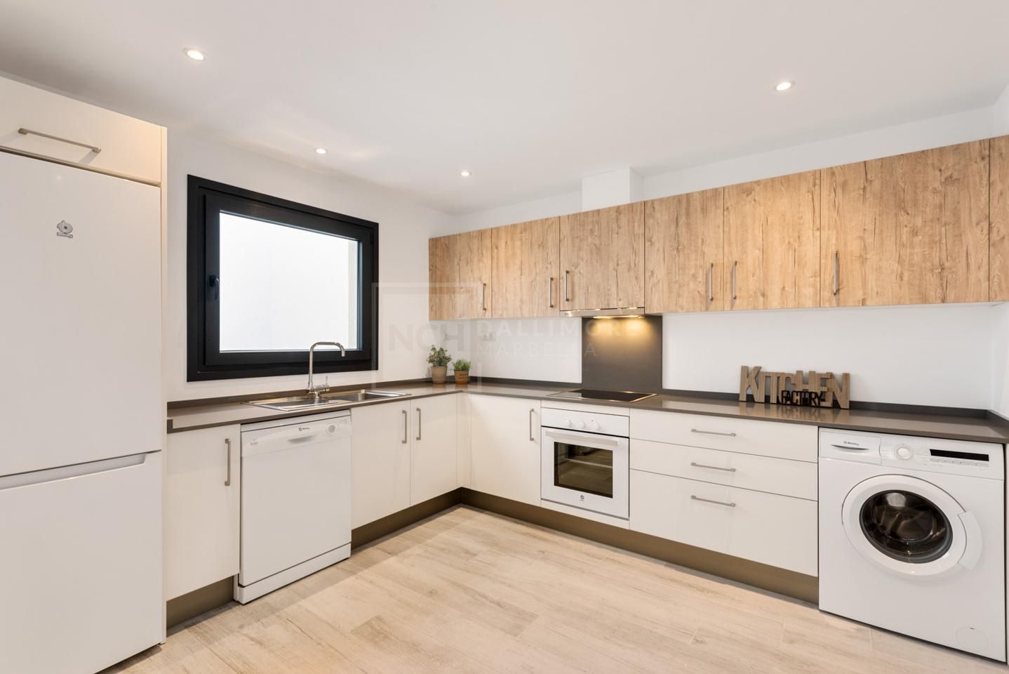 Modern Townhouse with Amazing Views in La Mairena