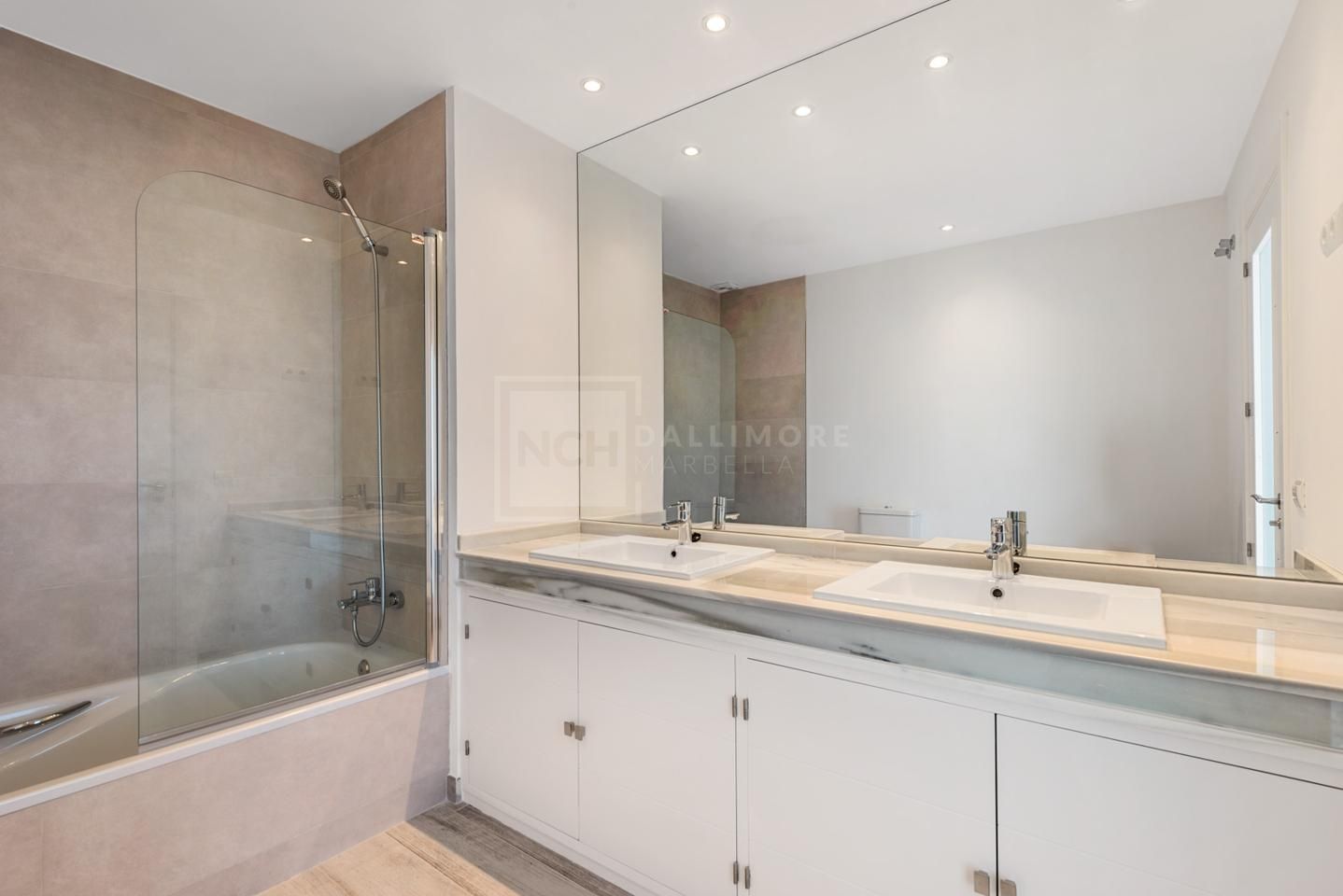 Modern Townhouse with Amazing Views in La Mairena