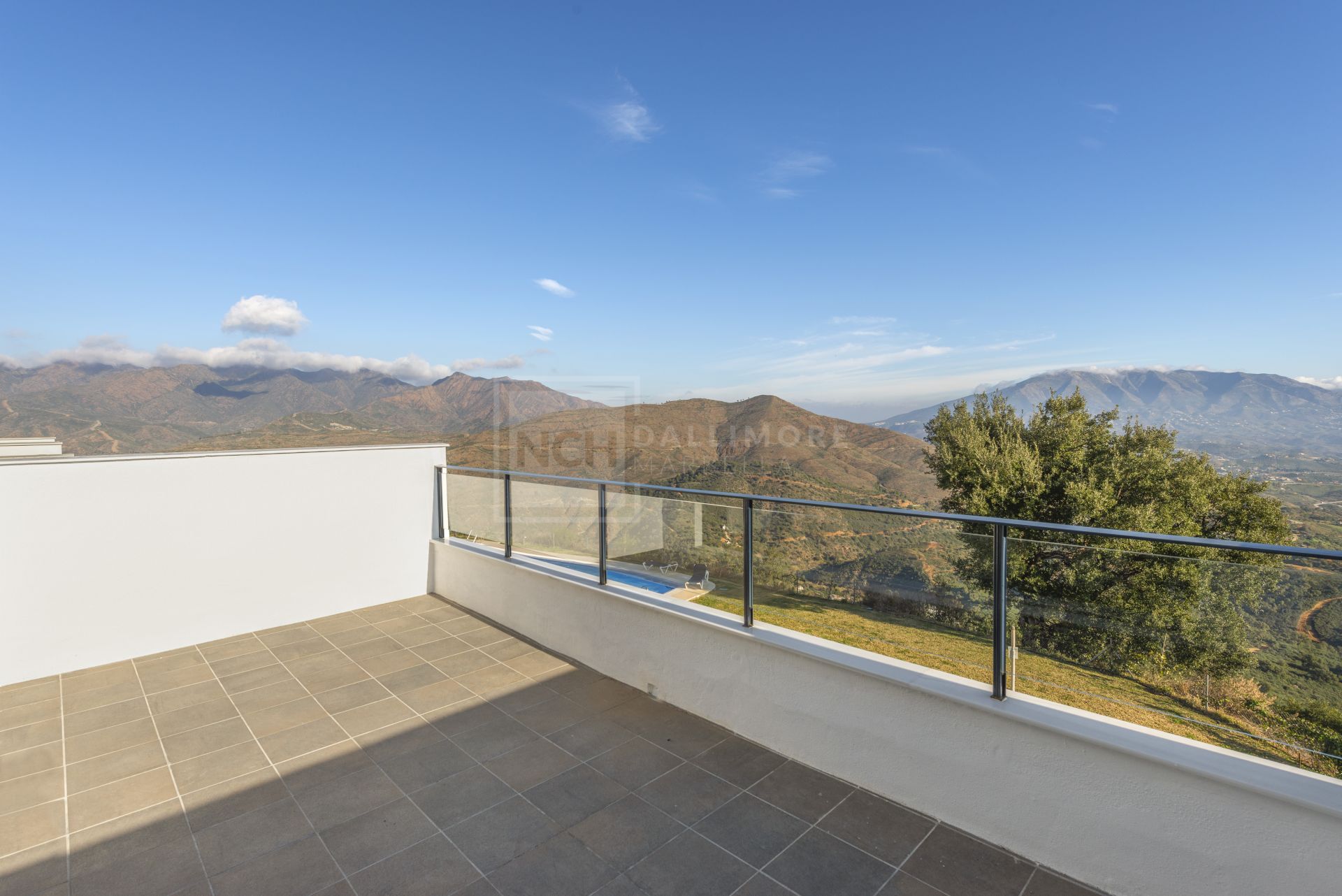Modern Townhouse with Amazing Views in La Mairena