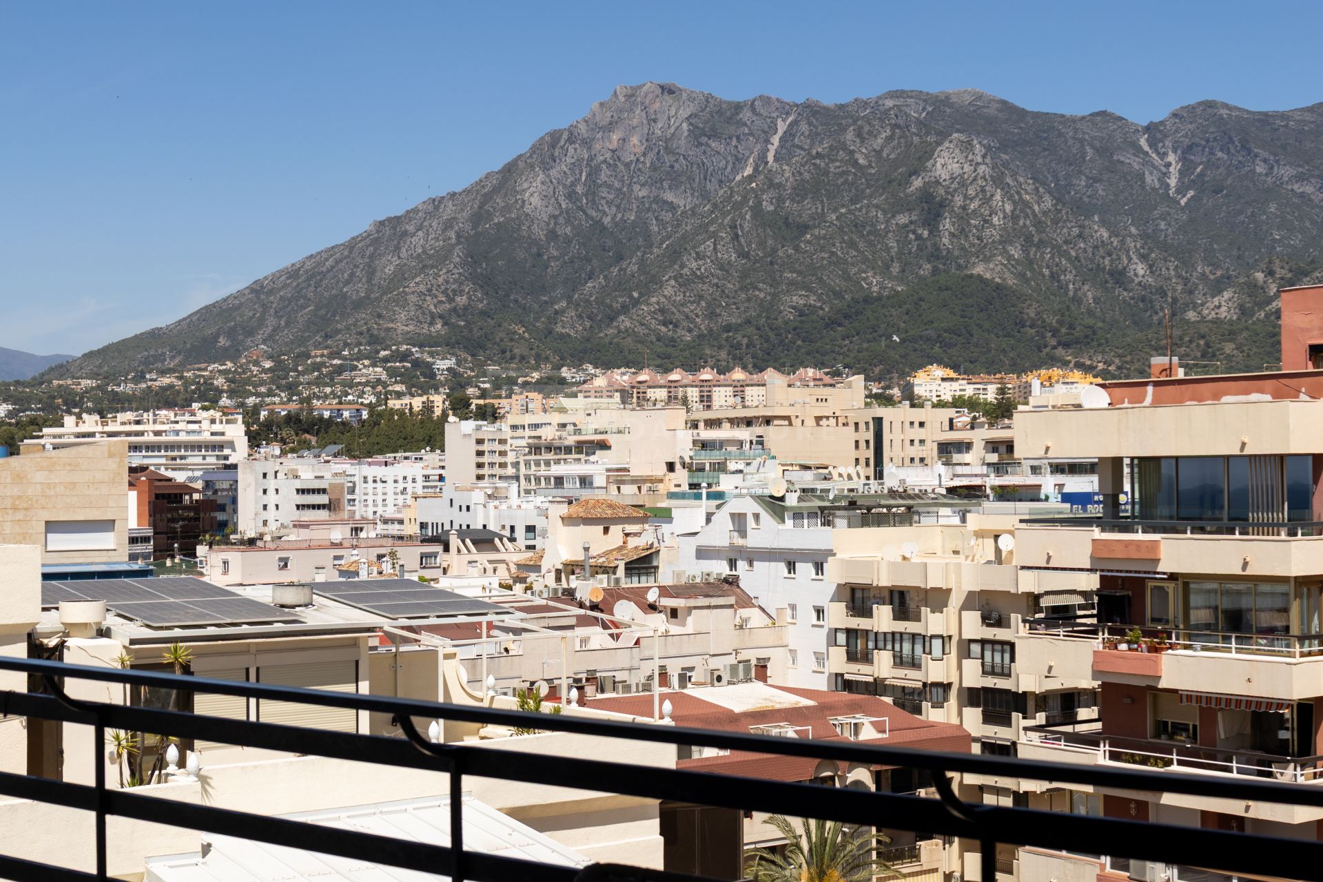 Beachfront apartment in the heart of Marbella