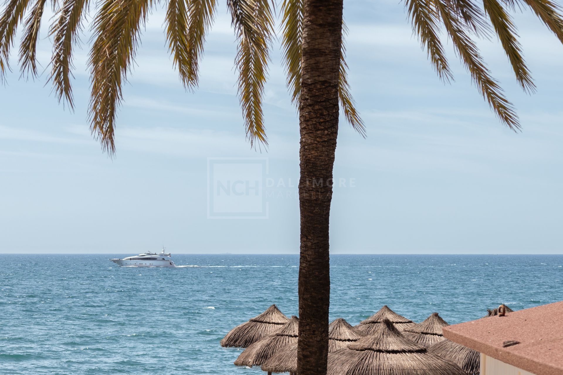 Beachfront apartment in the heart of Marbella