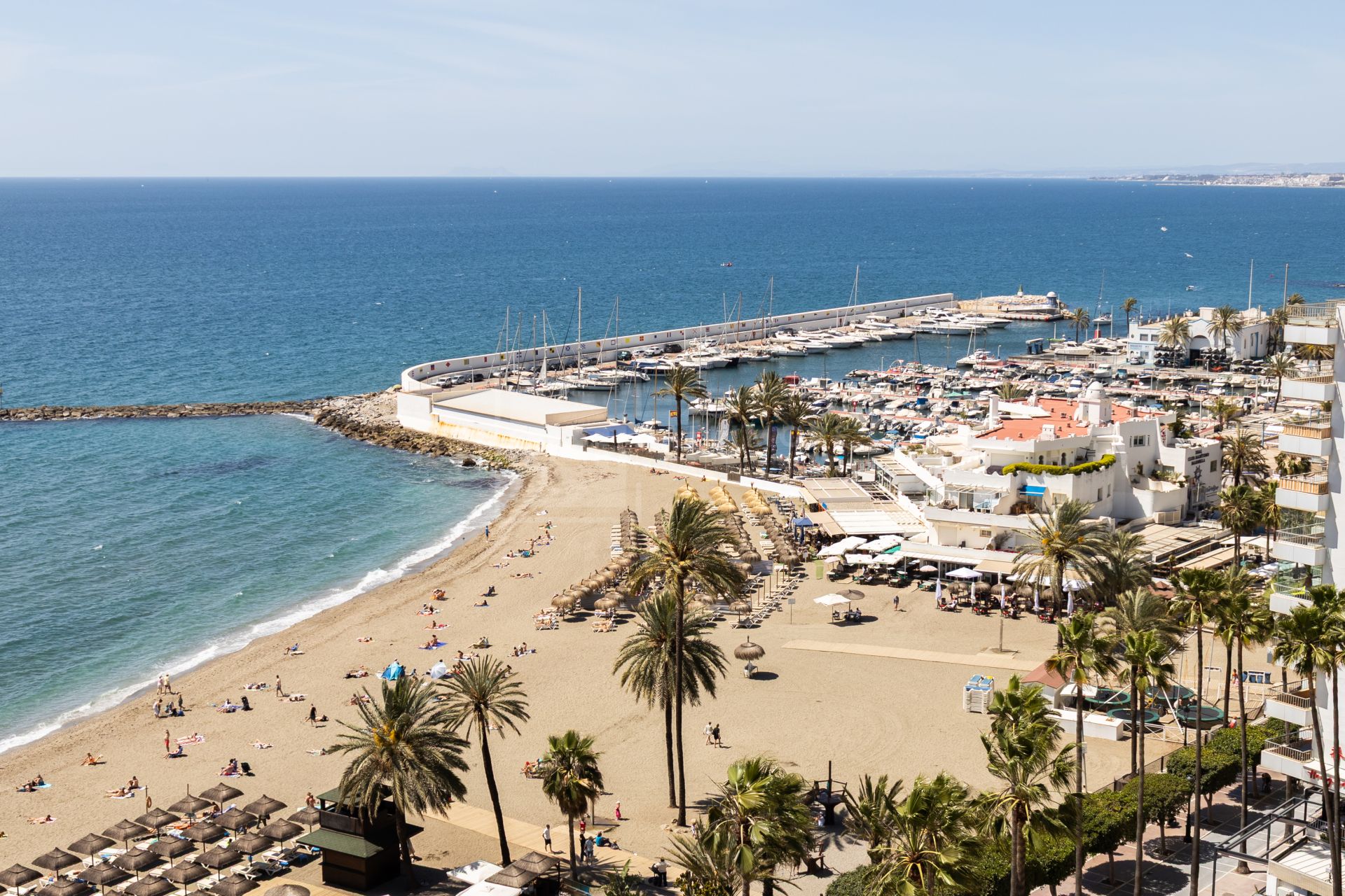 Beachfront apartment in the heart of Marbella