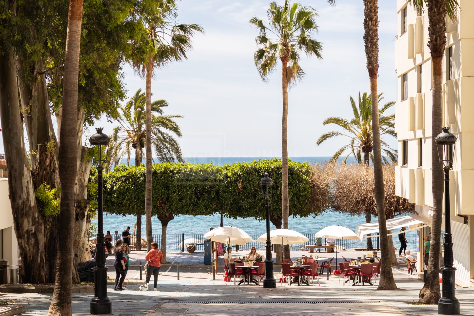 Beachfront apartment in the heart of Marbella