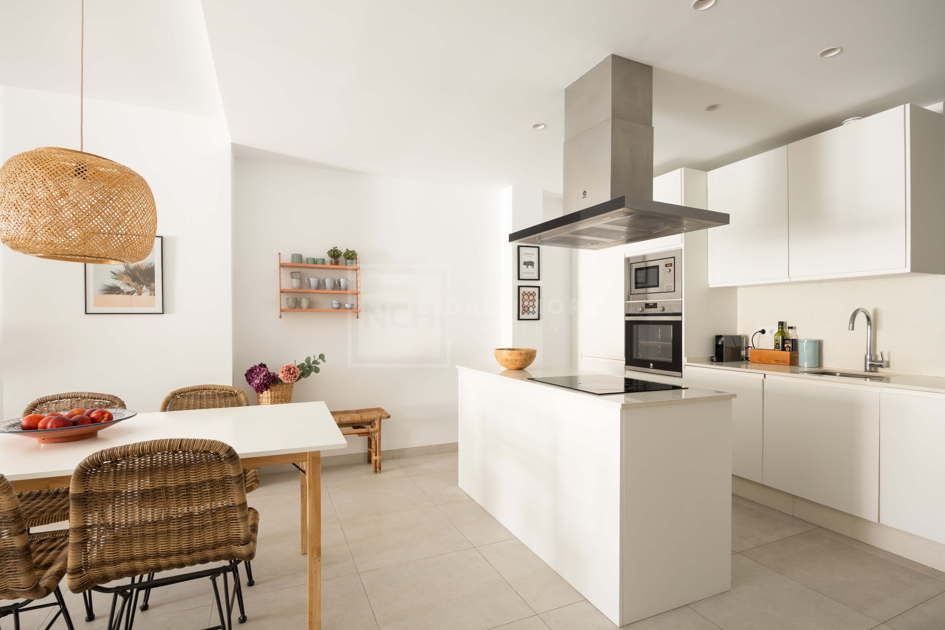 Luxury 3-bedroom apartment in Nueva Andalucía, close to the beach with sea views