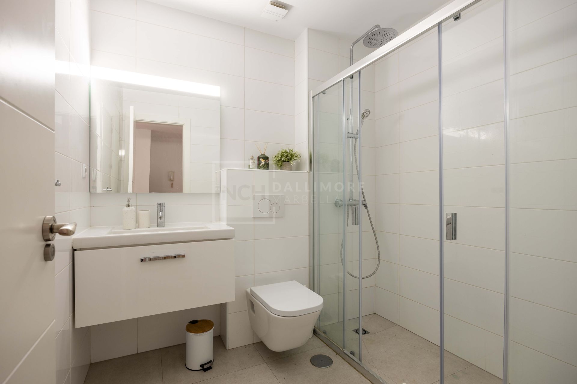 Luxury 3-bedroom apartment in Nueva Andalucía, close to the beach with sea views