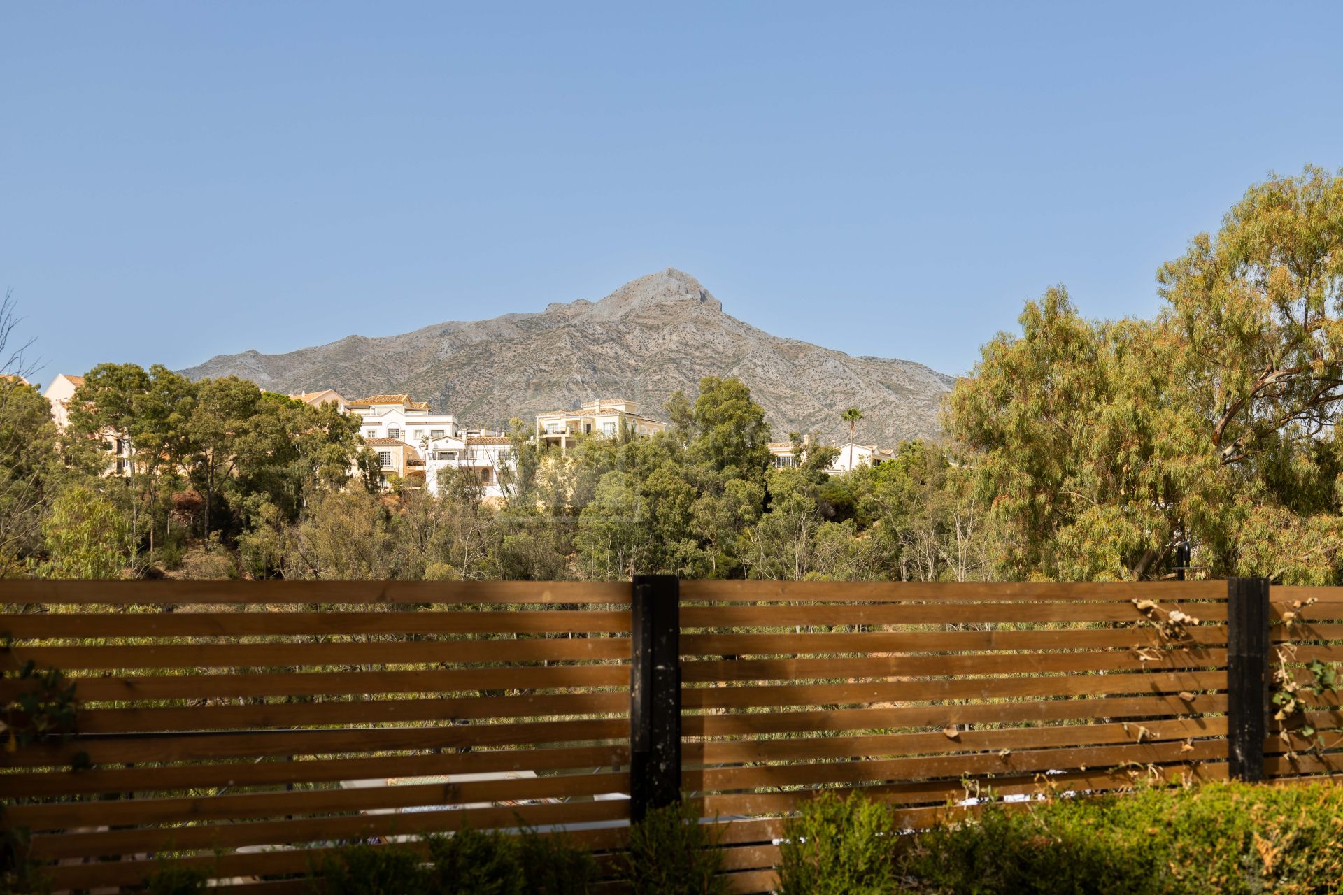 Luxury Ground Floor Apartment in Les Belvederes, Nueva Andalucía