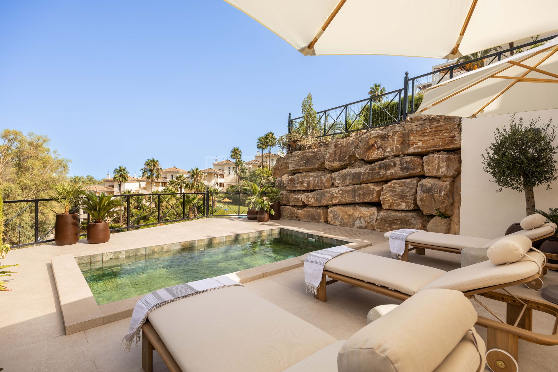 Luxury Ground Floor Apartment in Les Belvederes, Nueva Andalucía