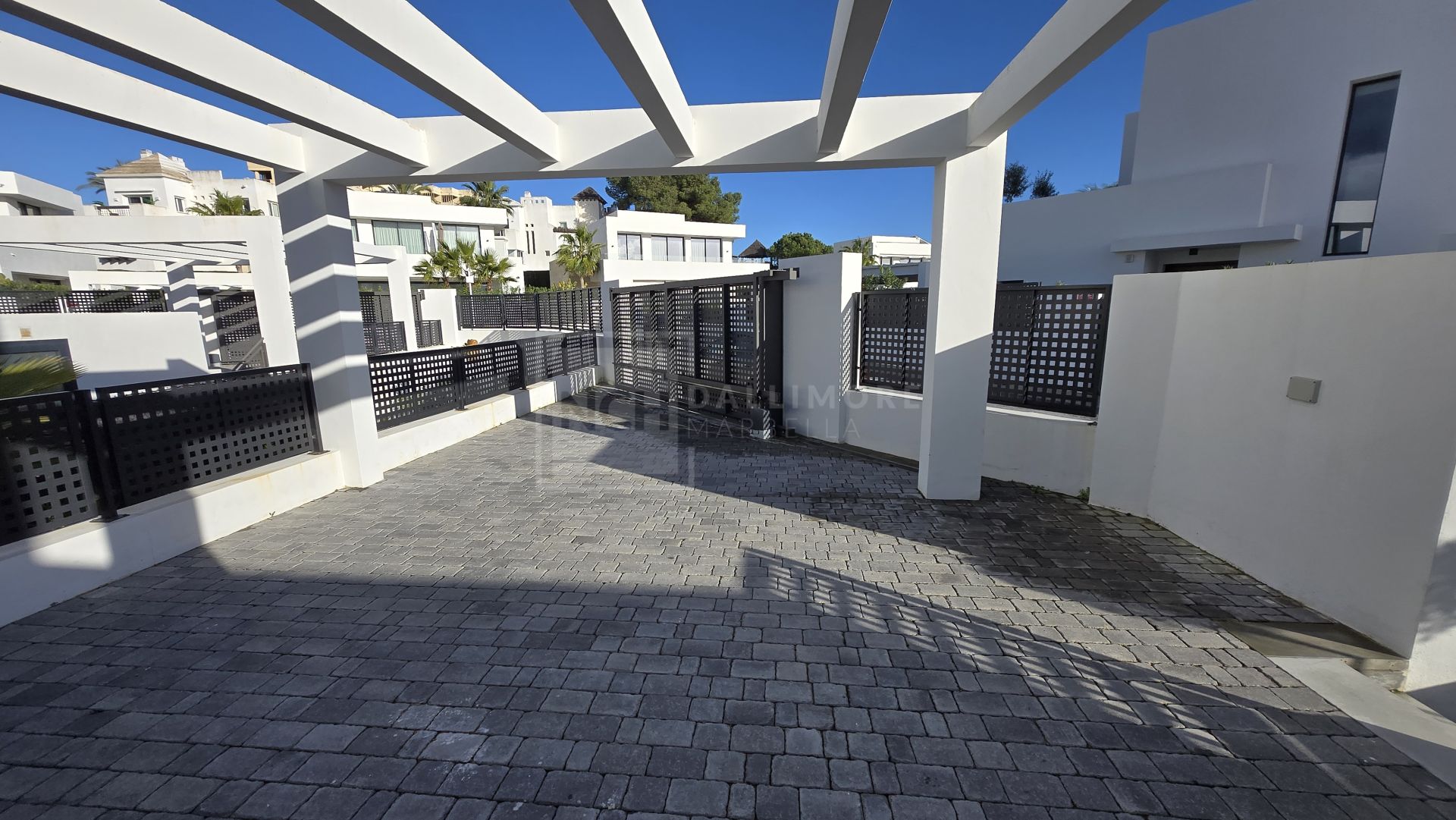 Exquisita villa de lujo de cuatro dormitorios en La Finca de Marbella, Marbella Este