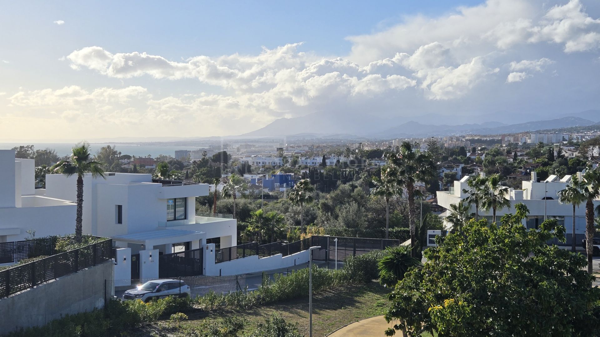 Exquisita villa de lujo de cuatro dormitorios en La Finca de Marbella, Marbella Este