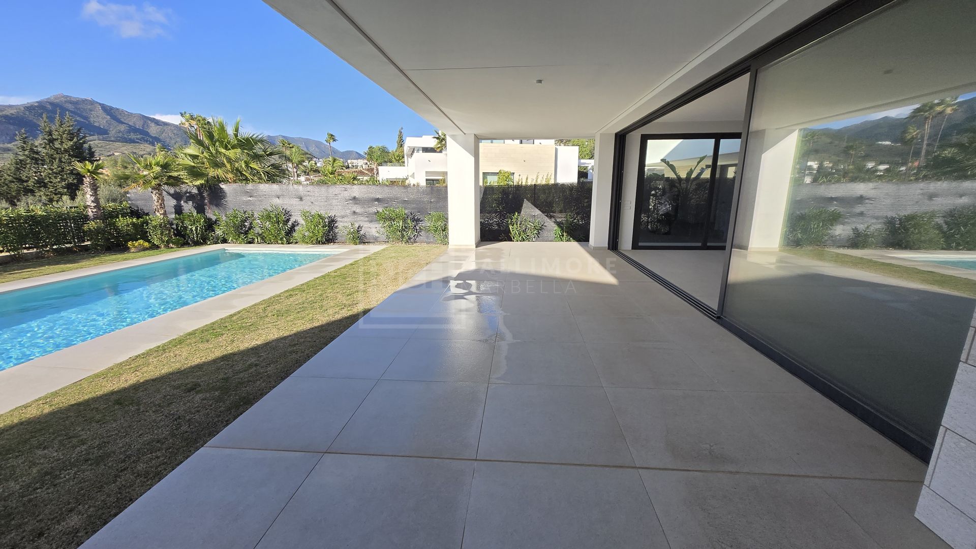 Exquisita villa de lujo de cuatro dormitorios en La Finca de Marbella, Marbella Este