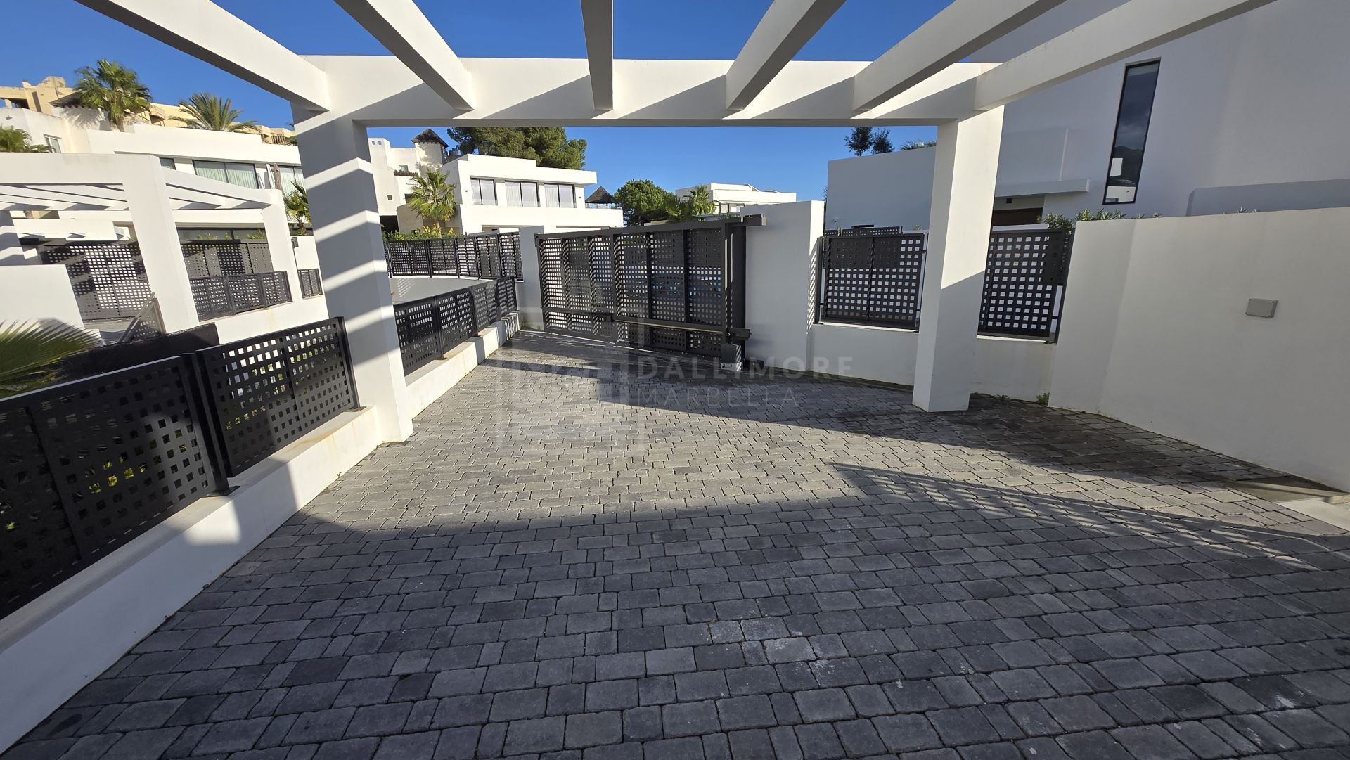 Exquisita villa de lujo de cuatro dormitorios en La Finca de Marbella, Marbella Este