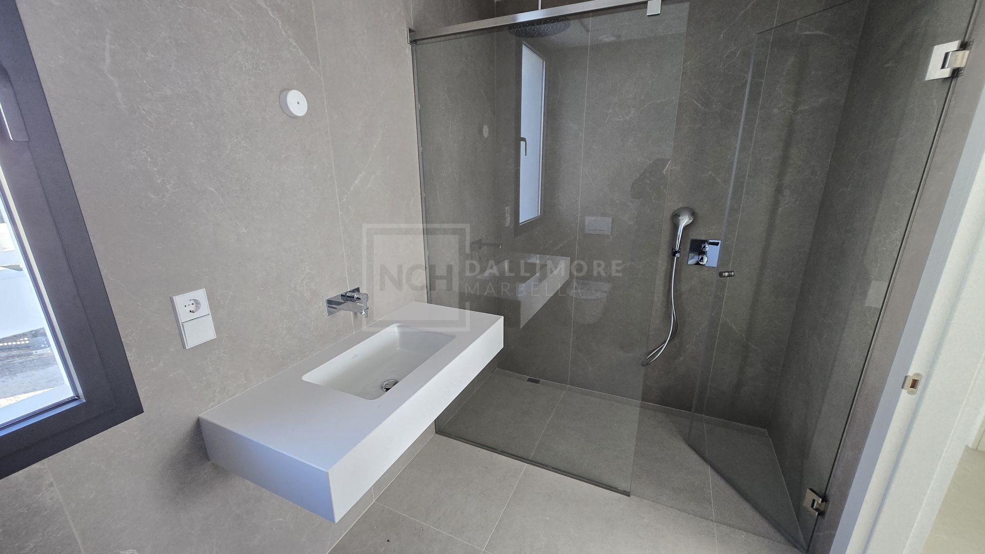 Exquisita villa de lujo de cuatro dormitorios en La Finca de Marbella, Marbella Este