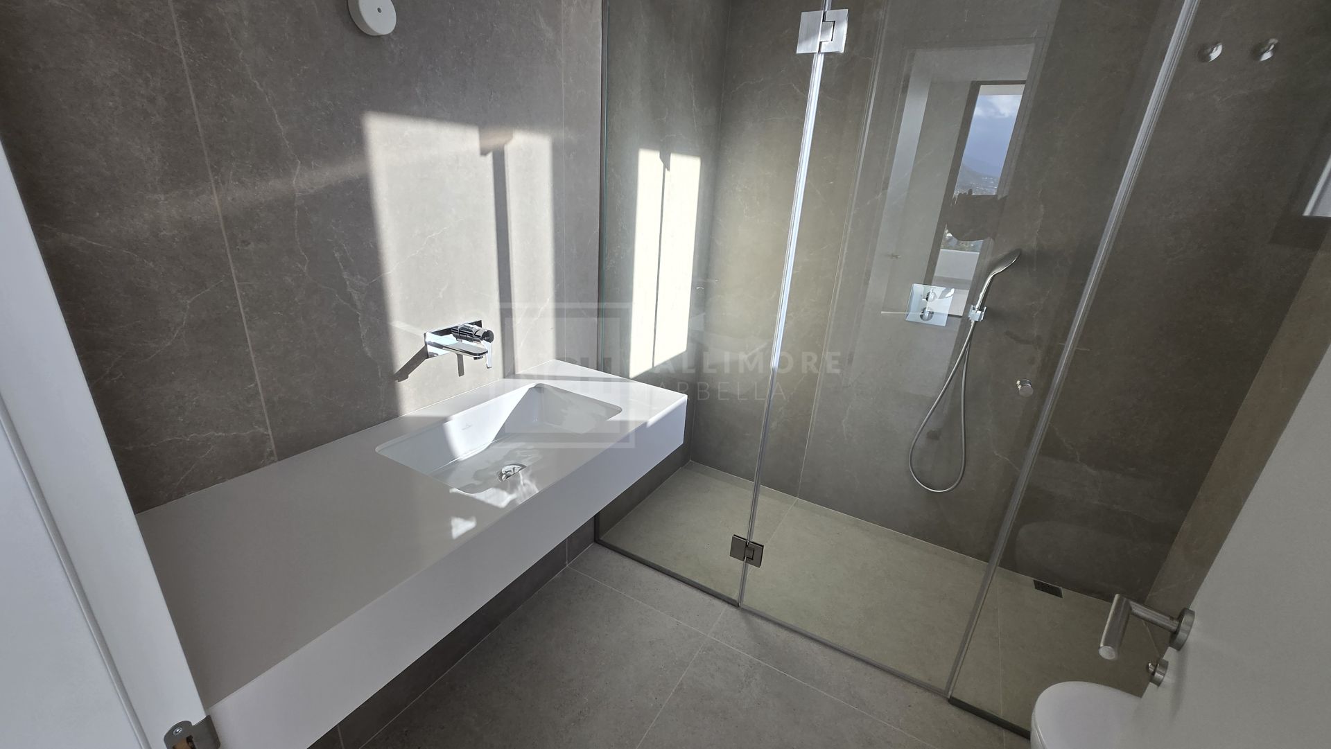 Exquisita villa de lujo de cuatro dormitorios en La Finca de Marbella, Marbella Este
