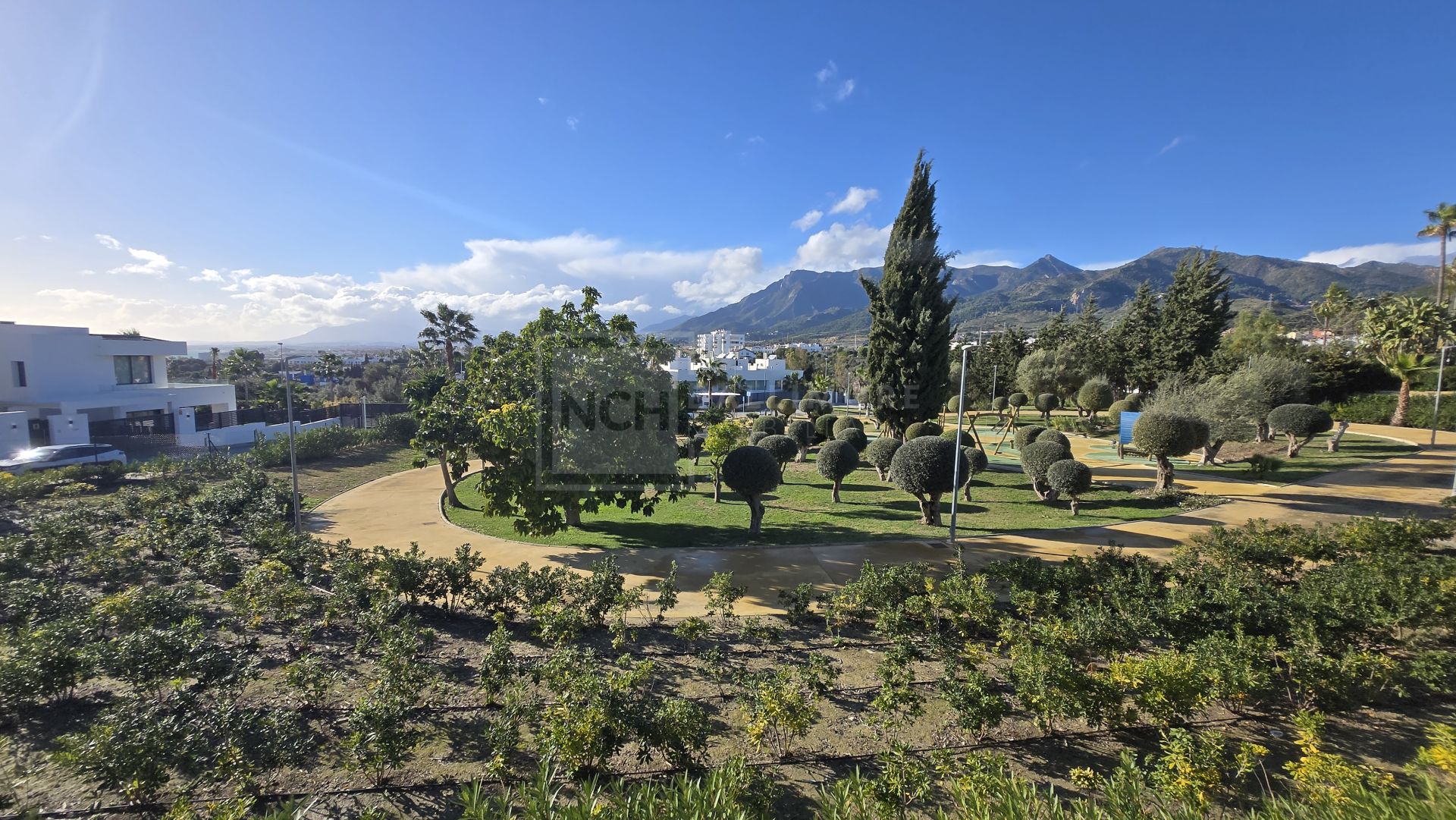 Exquisita villa de lujo de cuatro dormitorios en La Finca de Marbella, Marbella Este