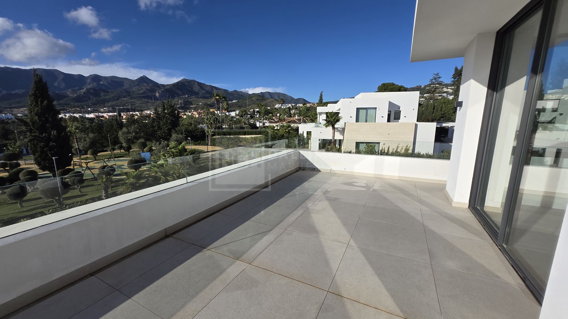 Exquisita villa de lujo de cuatro dormitorios en La Finca de Marbella, Marbella Este