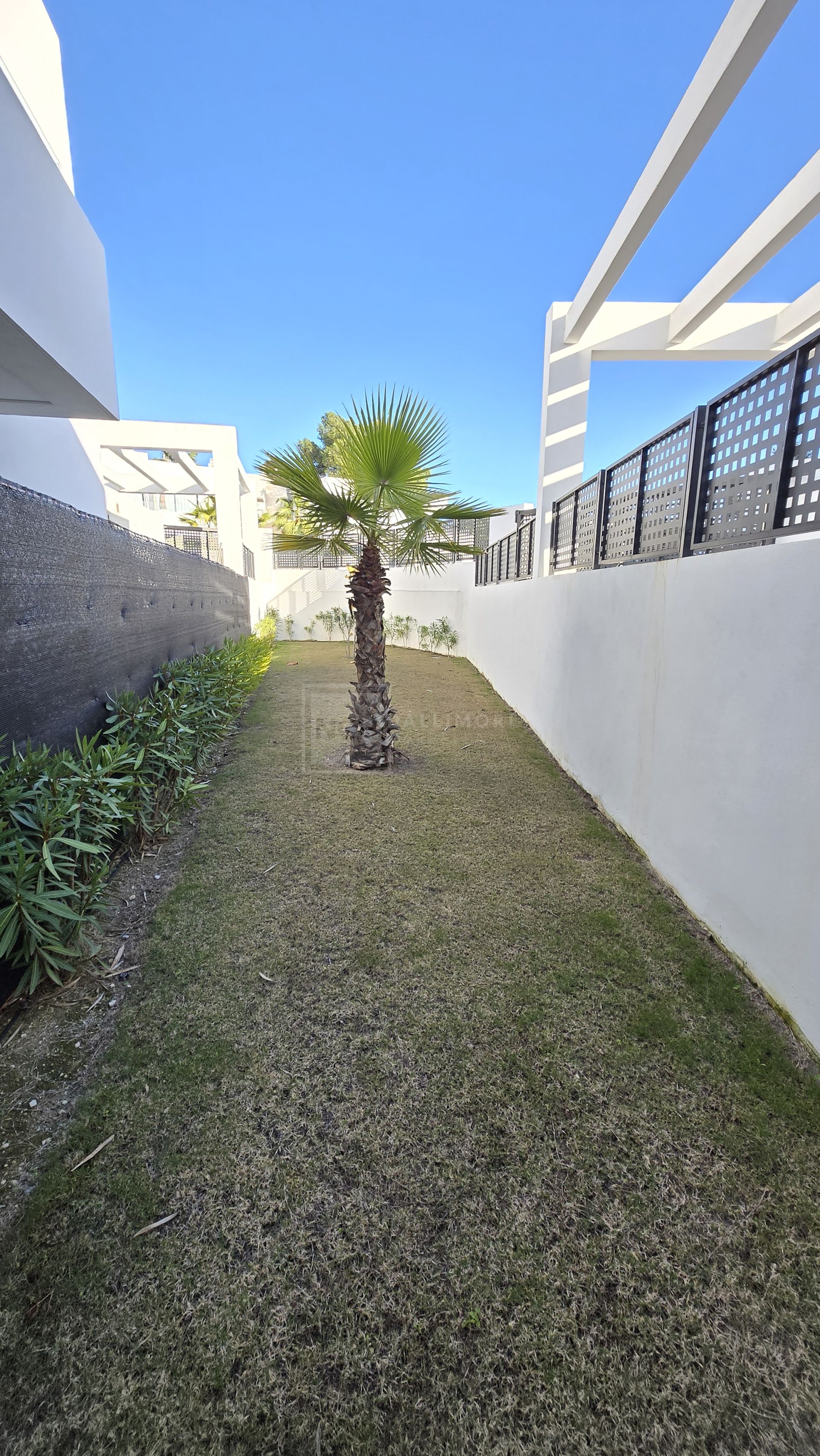 Exquisita villa de lujo de cuatro dormitorios en La Finca de Marbella, Marbella Este