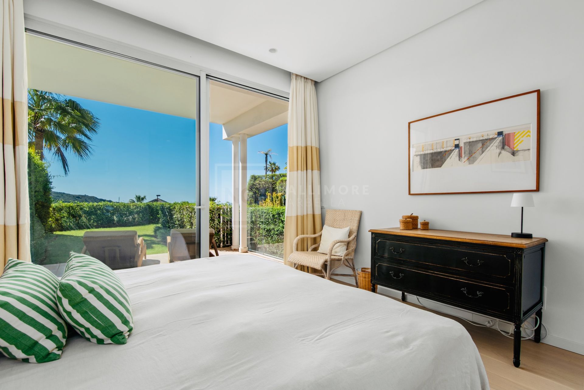 Exceptional 3-Bed Duplex with Private Garden and Panoramic Views
