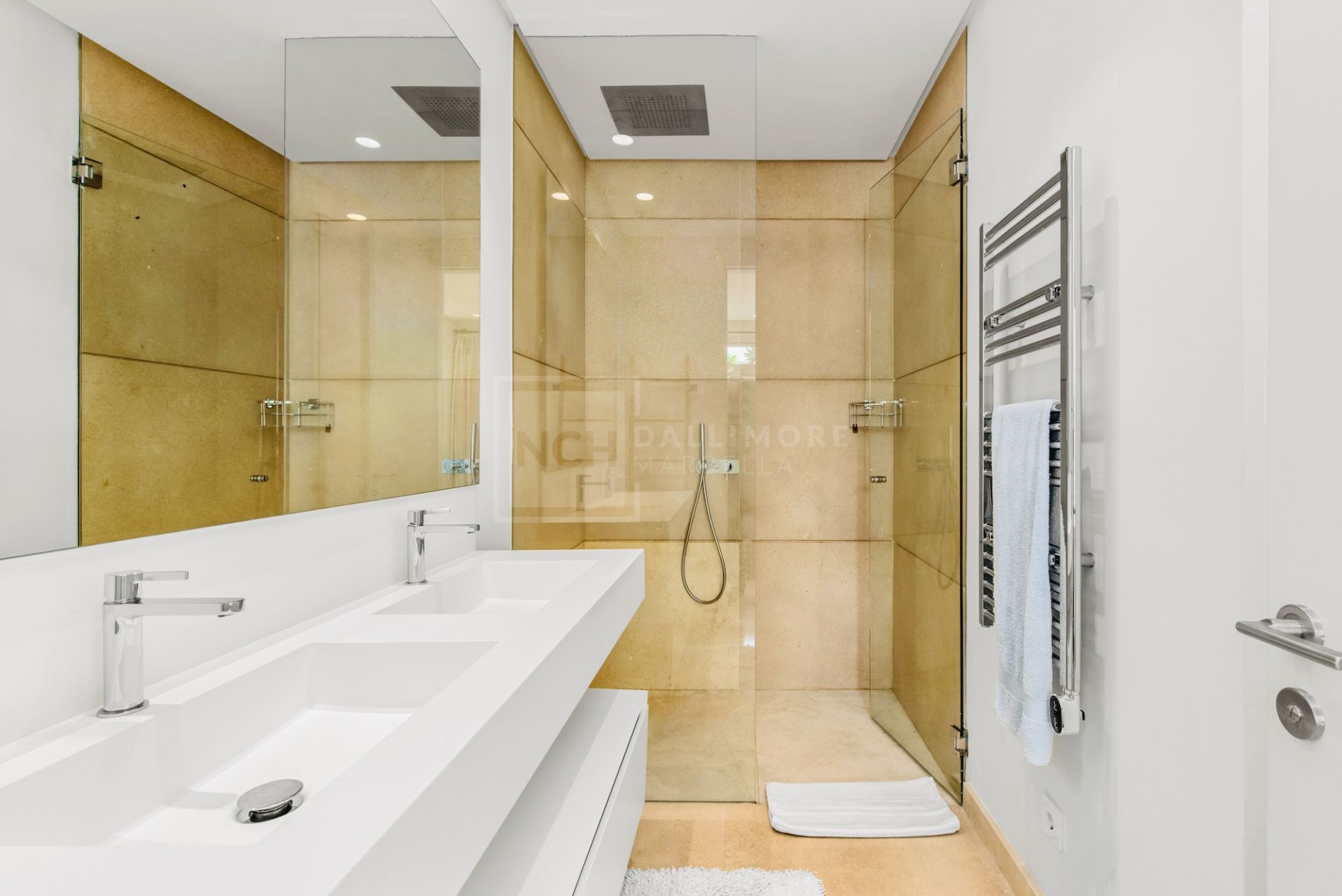 Exceptional 3-Bed Duplex with Private Garden and Panoramic Views