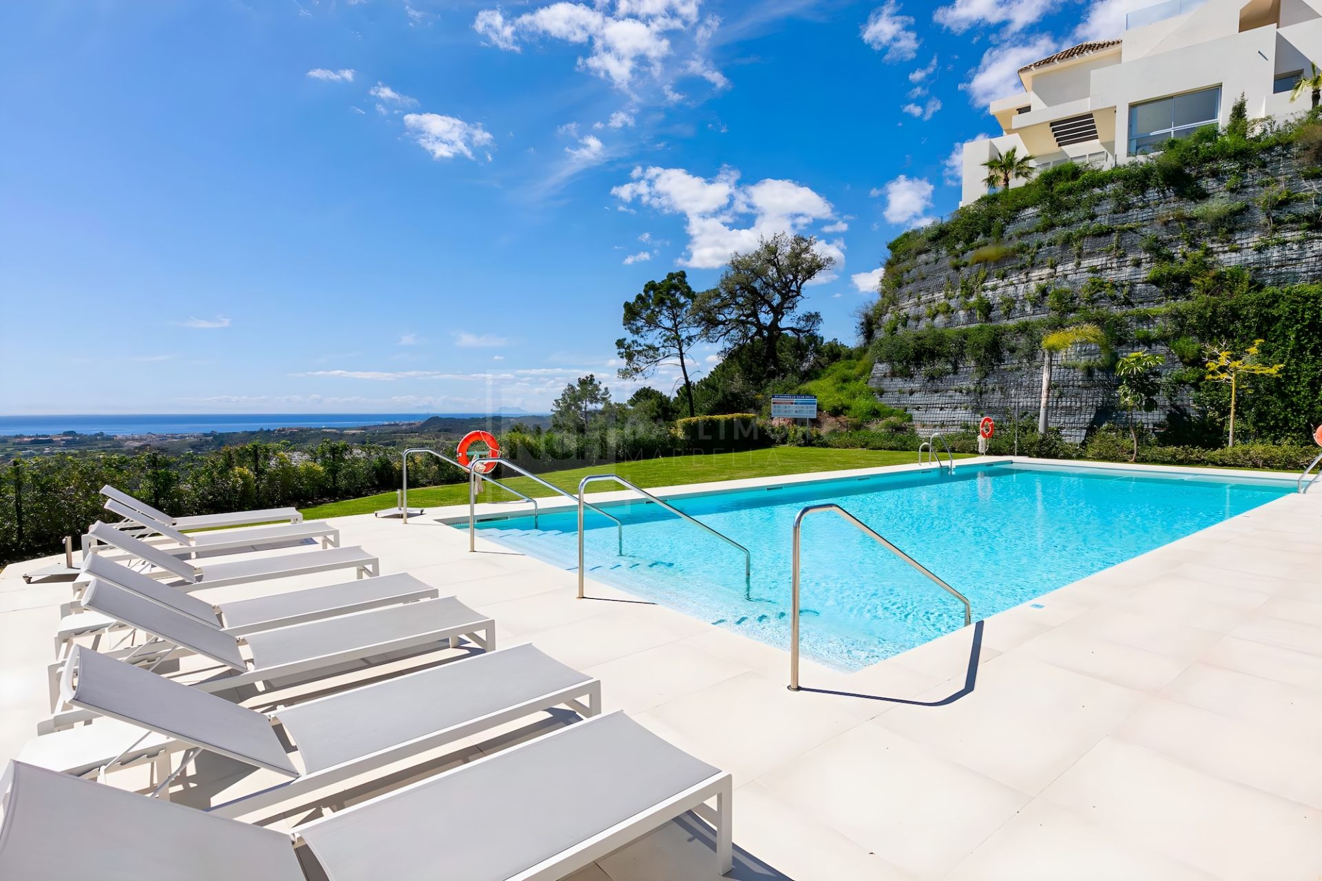 Exceptional 3-Bed Duplex with Private Garden and Panoramic Views