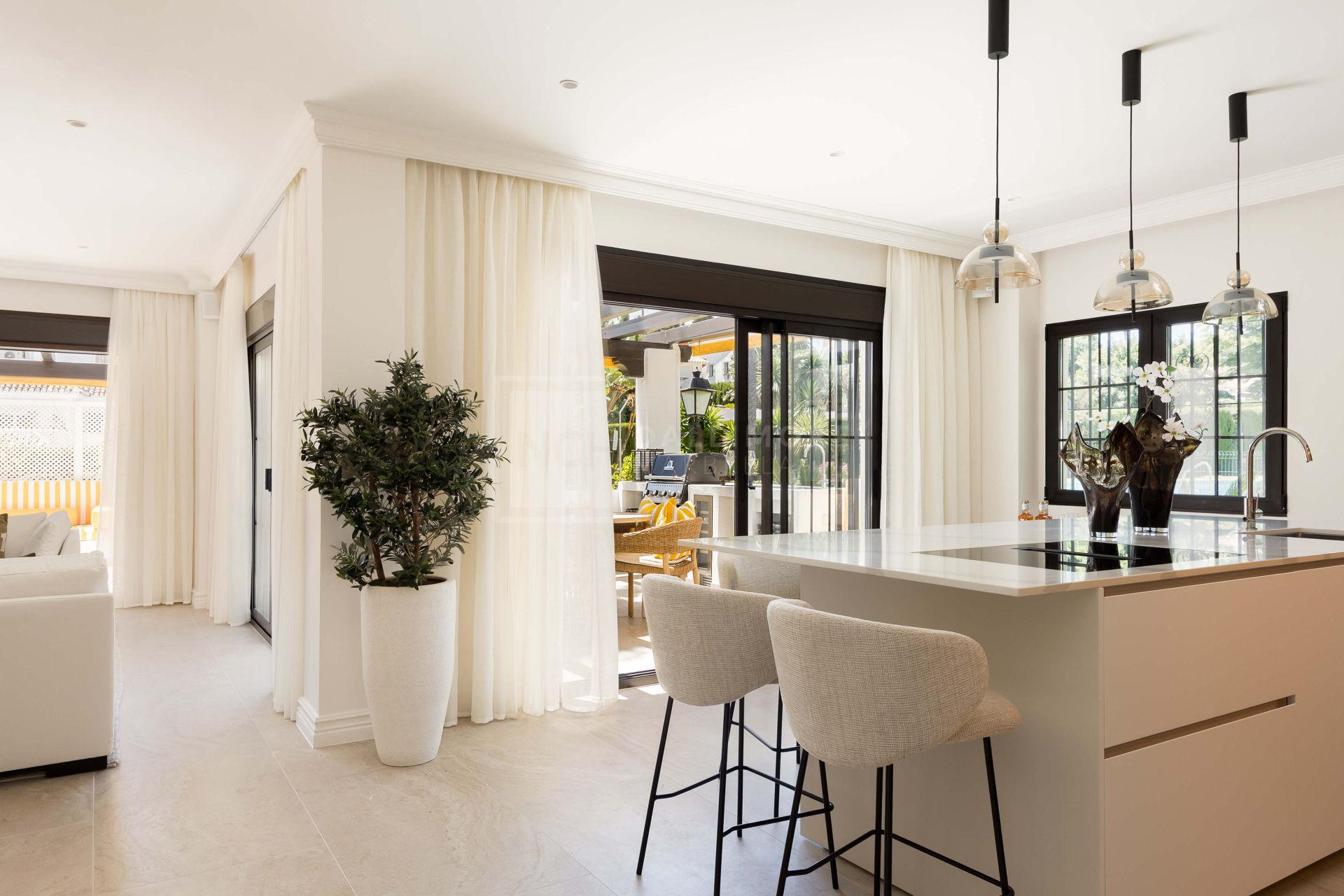 A fully renovated 3-bedroom apartment in iconic Aldea Blanca, rebuilt to Scandinavian standards with premium finishes and two south-west terraces, steps from Puerto Banús.