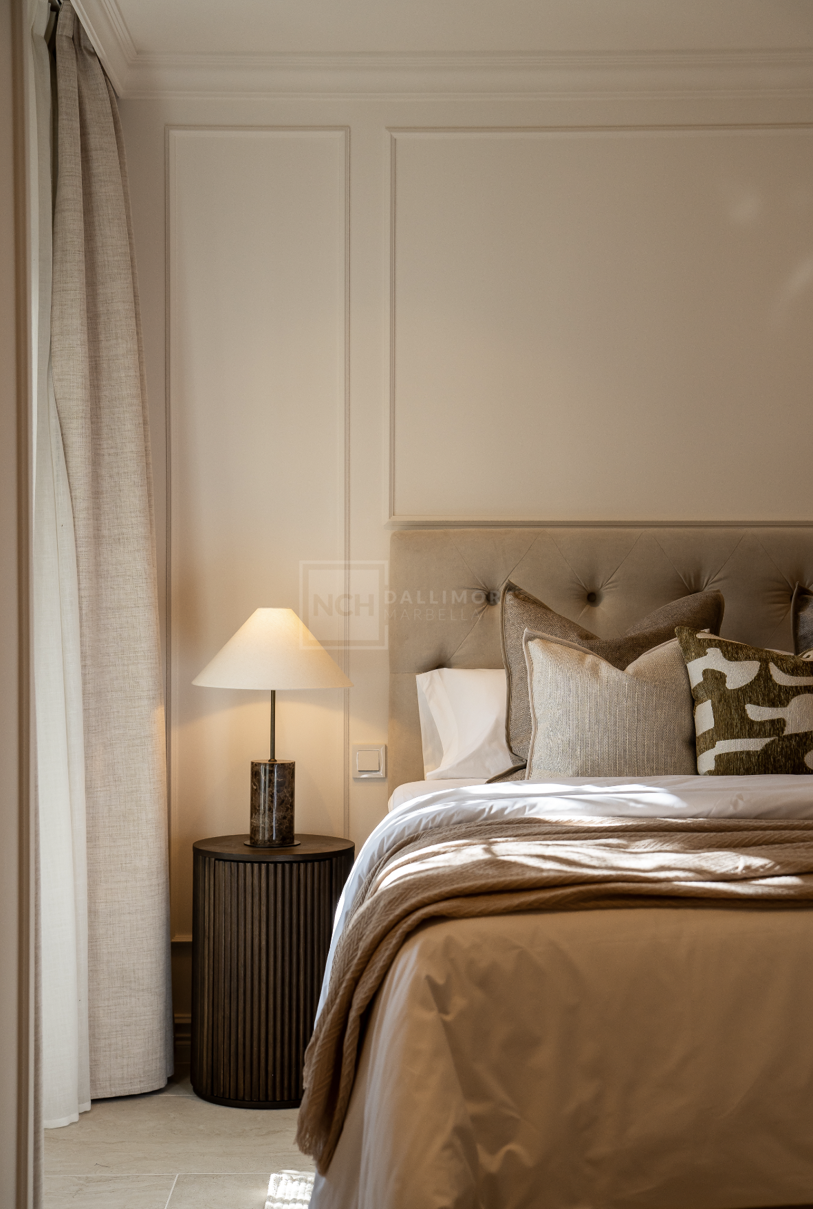 A fully renovated 3-bedroom apartment in iconic Aldea Blanca, rebuilt to Scandinavian standards with premium finishes and two south-west terraces, steps from Puerto Banús.