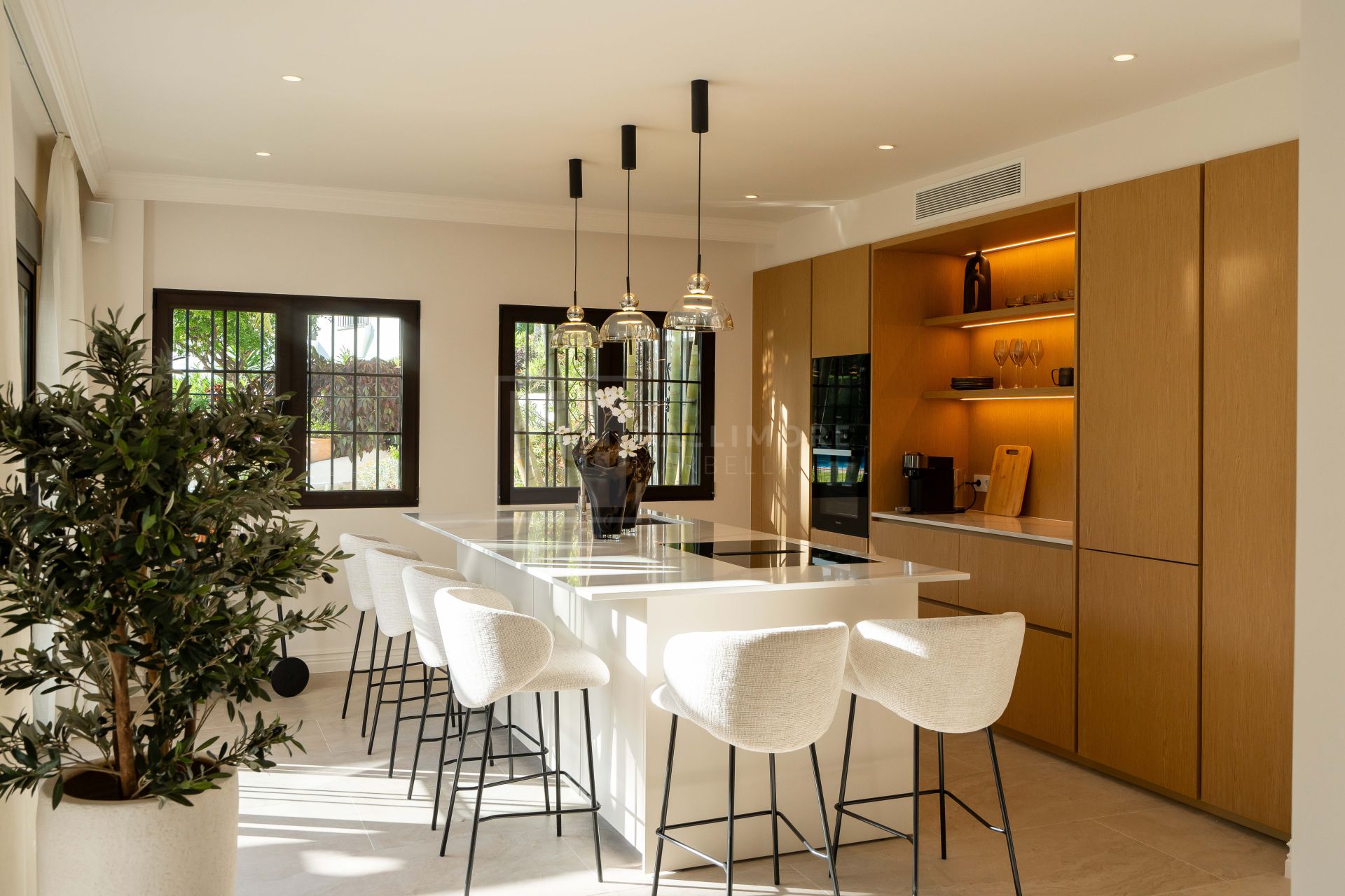 A fully renovated 3-bedroom apartment in iconic Aldea Blanca, rebuilt to Scandinavian standards with premium finishes and two south-west terraces, steps from Puerto Banús.