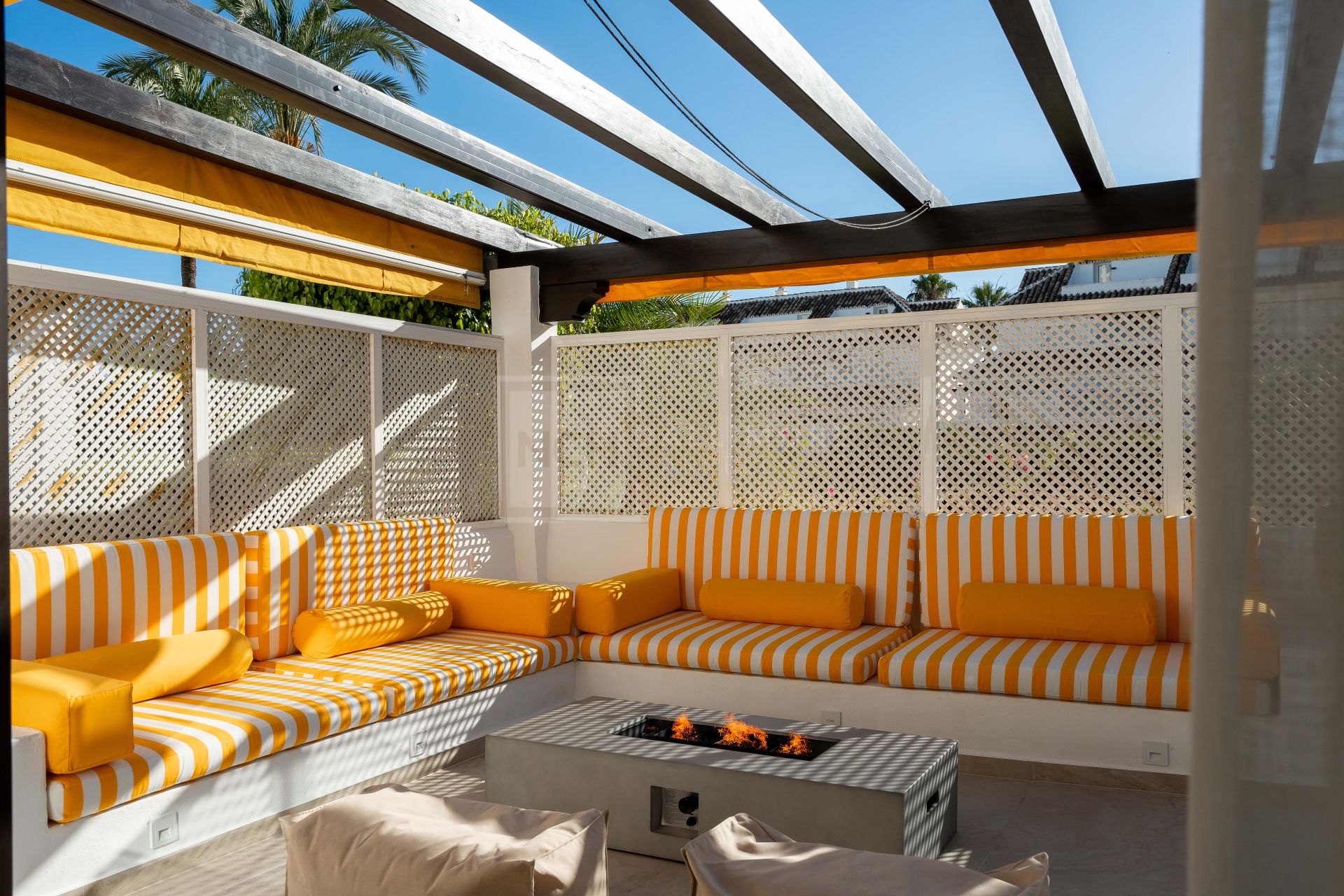 A fully renovated 3-bedroom apartment in iconic Aldea Blanca, rebuilt to Scandinavian standards with premium finishes and two south-west terraces, steps from Puerto Banús.
