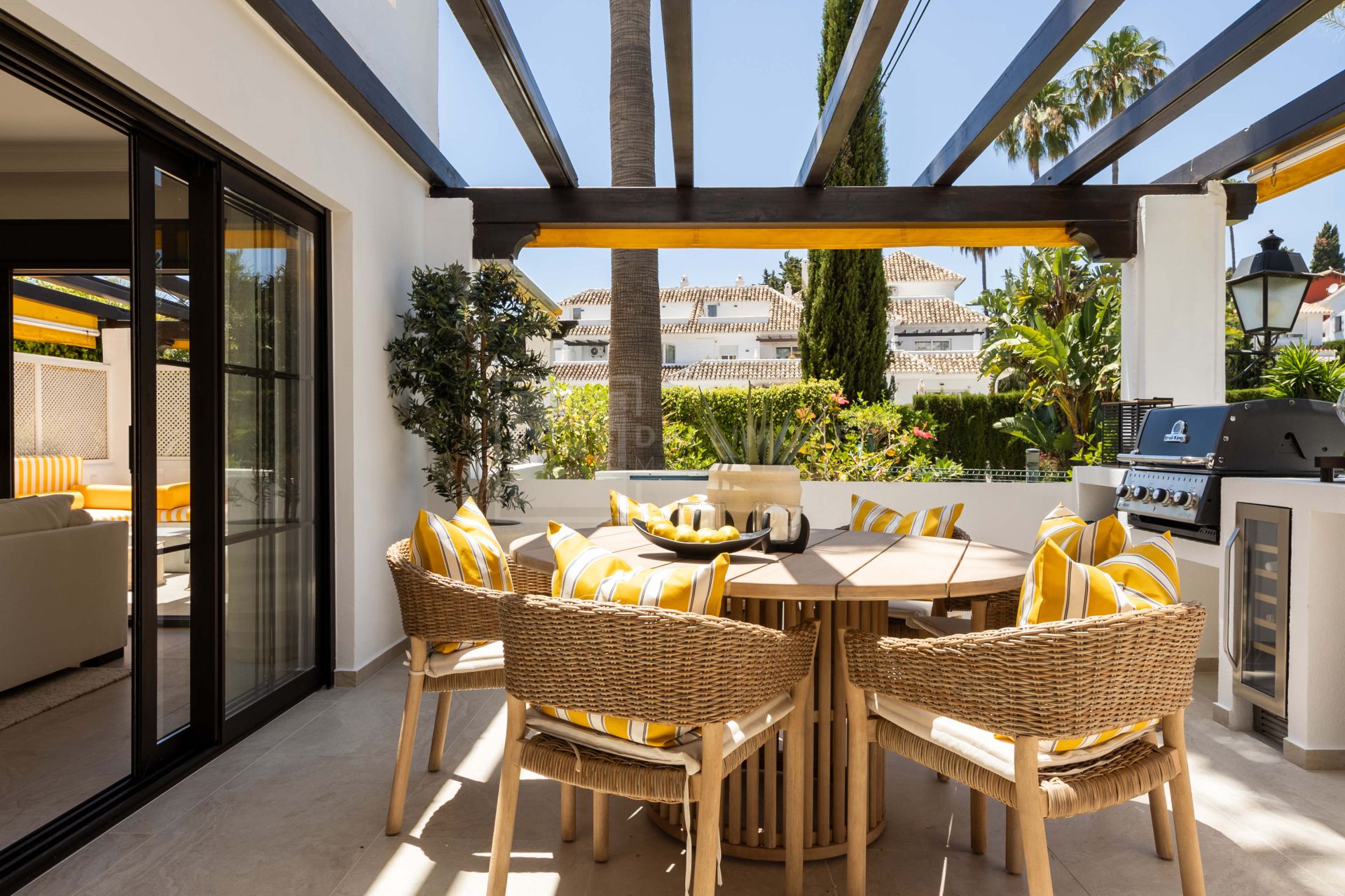 A fully renovated 3-bedroom apartment in iconic Aldea Blanca, rebuilt to Scandinavian standards with premium finishes and two south-west terraces, steps from Puerto Banús.