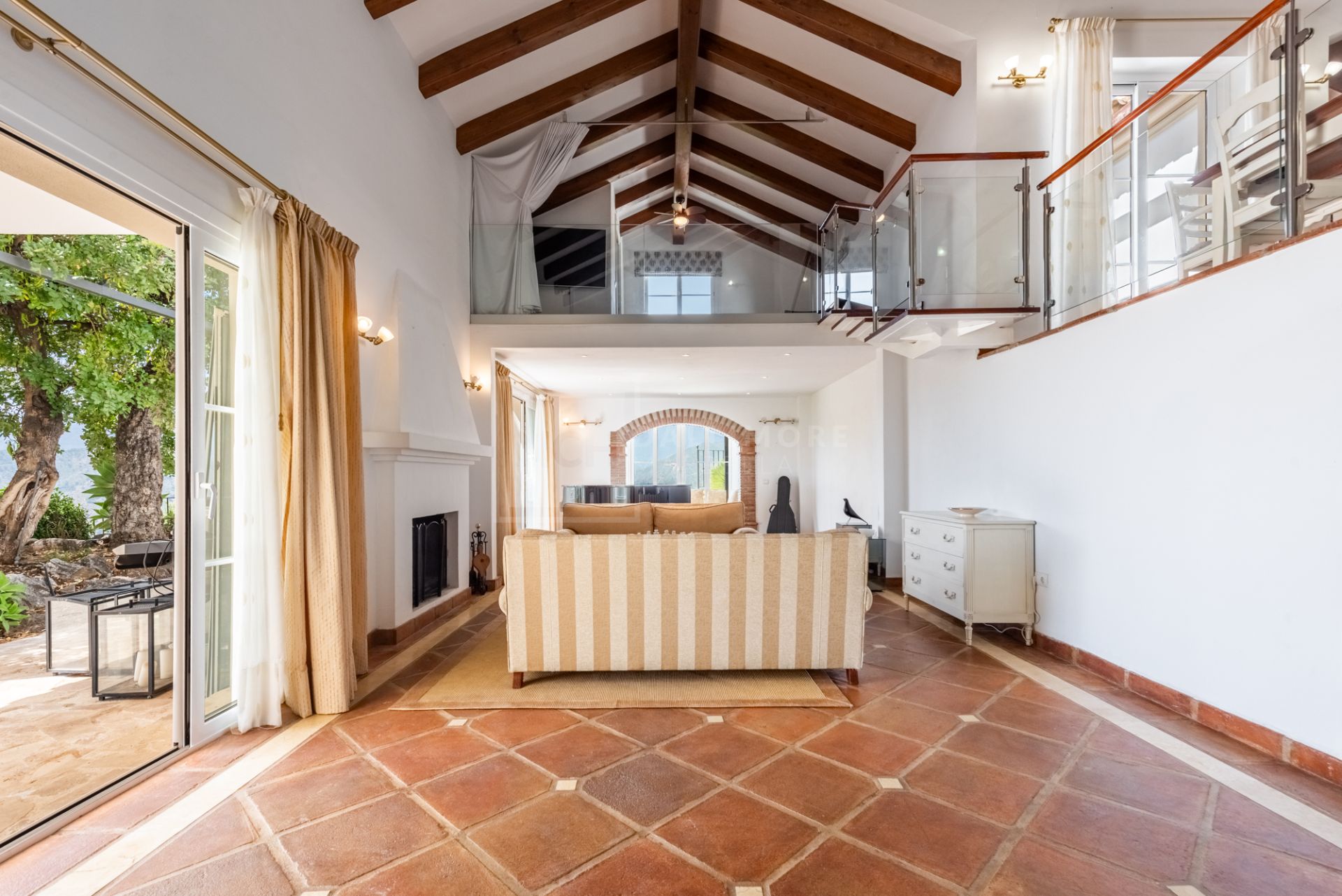 Charming Villa with Panoramic Views in Sierra Blanca Country Club, Istán