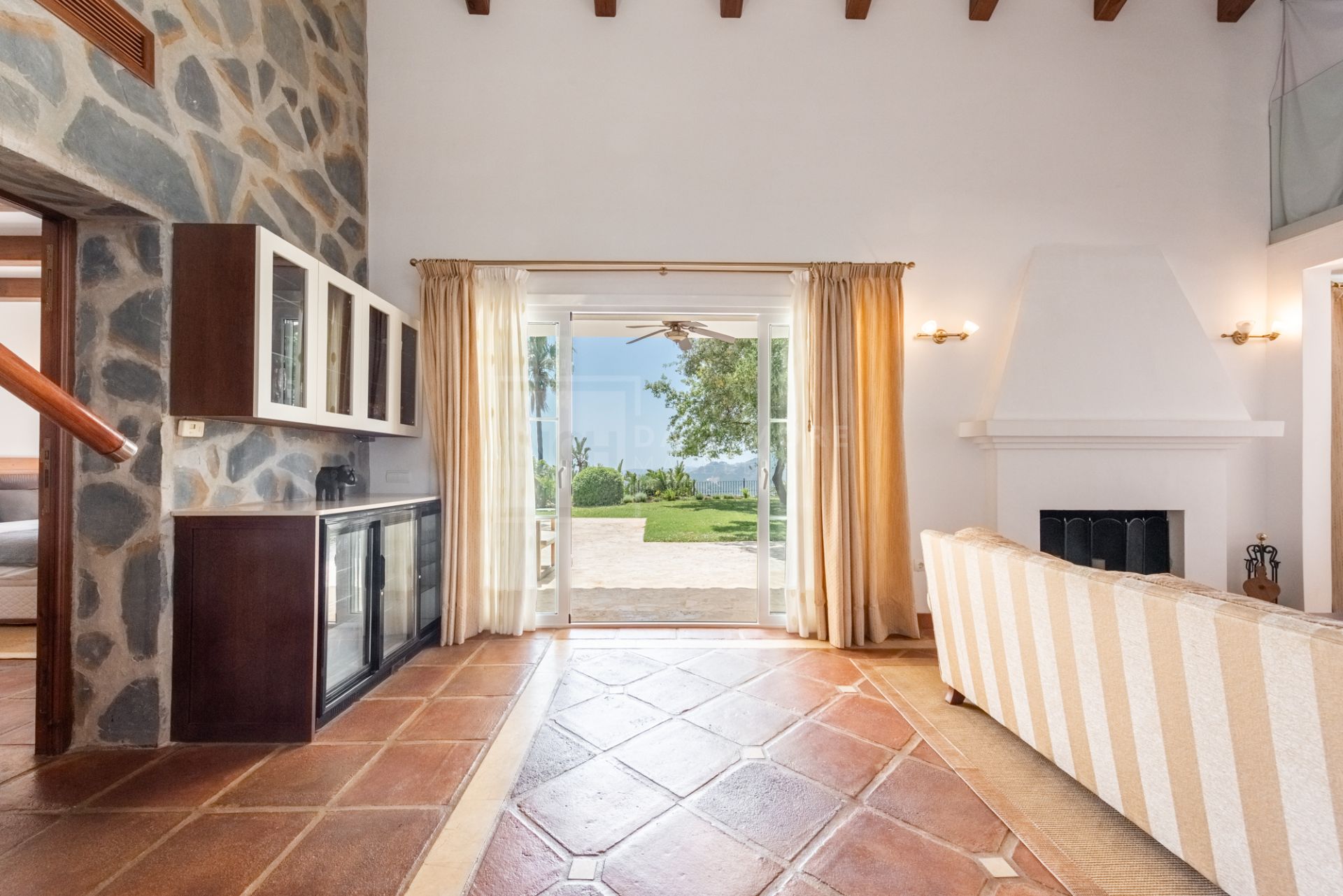 Charming Villa with Panoramic Views in Sierra Blanca Country Club, Istán