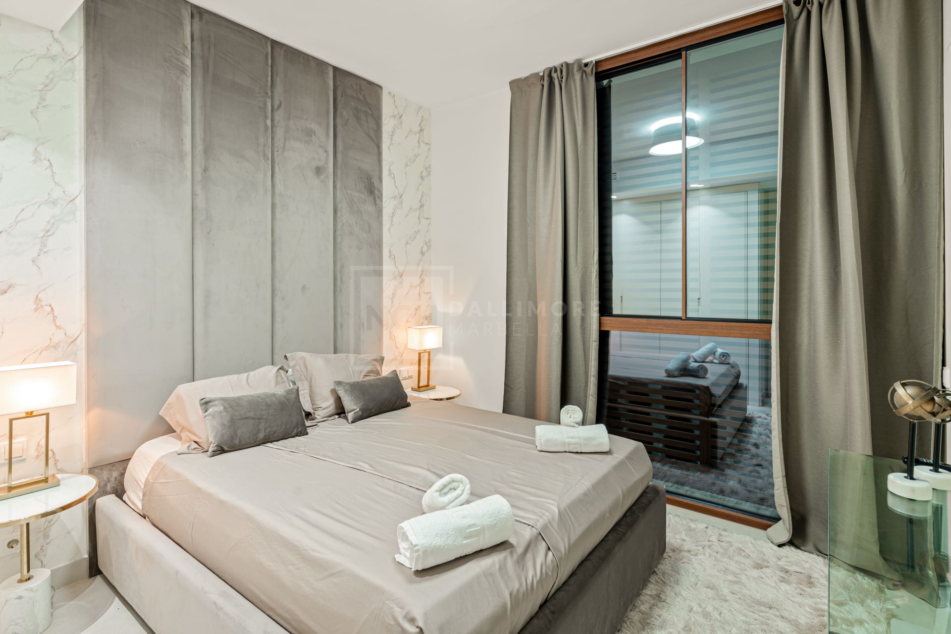 VILLA EXCLUSIVA CON PISCINA PRIVADA, JACUZZI Y CINE AL AIRE LIBRE EN LA MILLA DE ORO DE MARBELLA