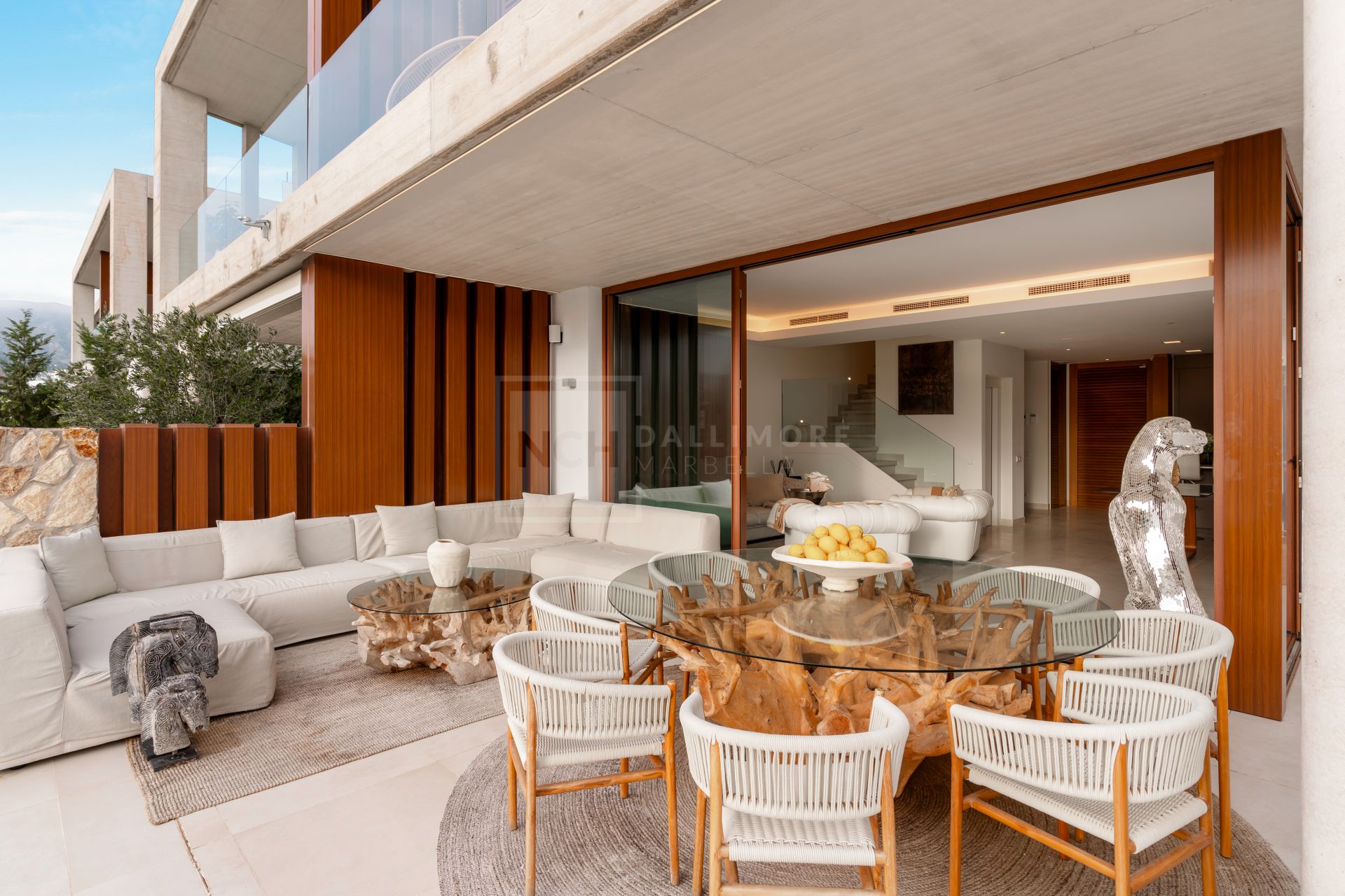 VILLA EXCLUSIVA CON PISCINA PRIVADA, JACUZZI Y CINE AL AIRE LIBRE EN LA MILLA DE ORO DE MARBELLA