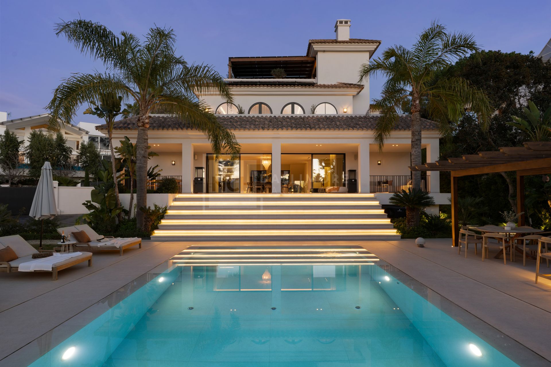 Villa en venta en Los Naranjos, Marbella