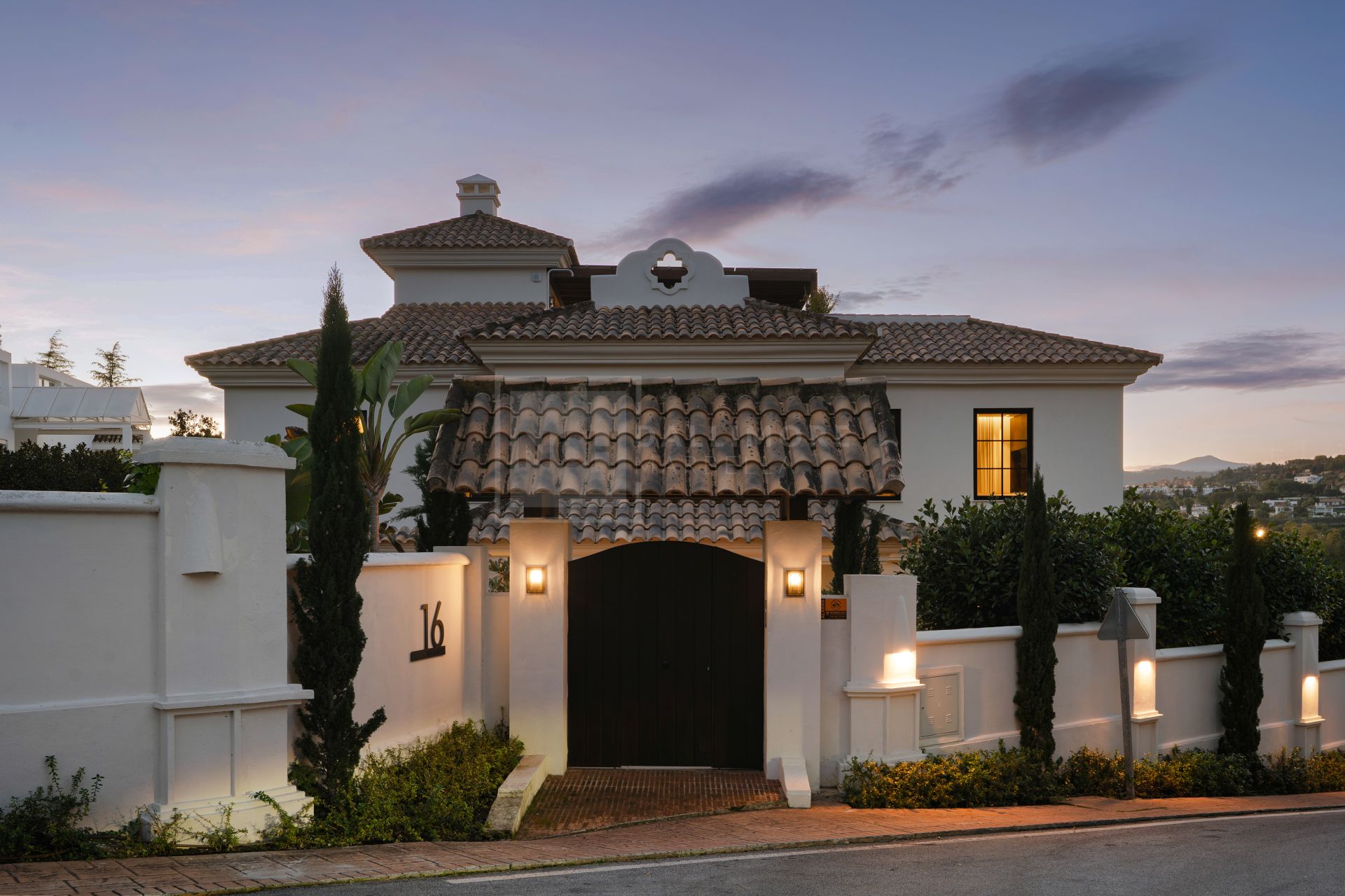 Villa en venta en Los Naranjos, Marbella