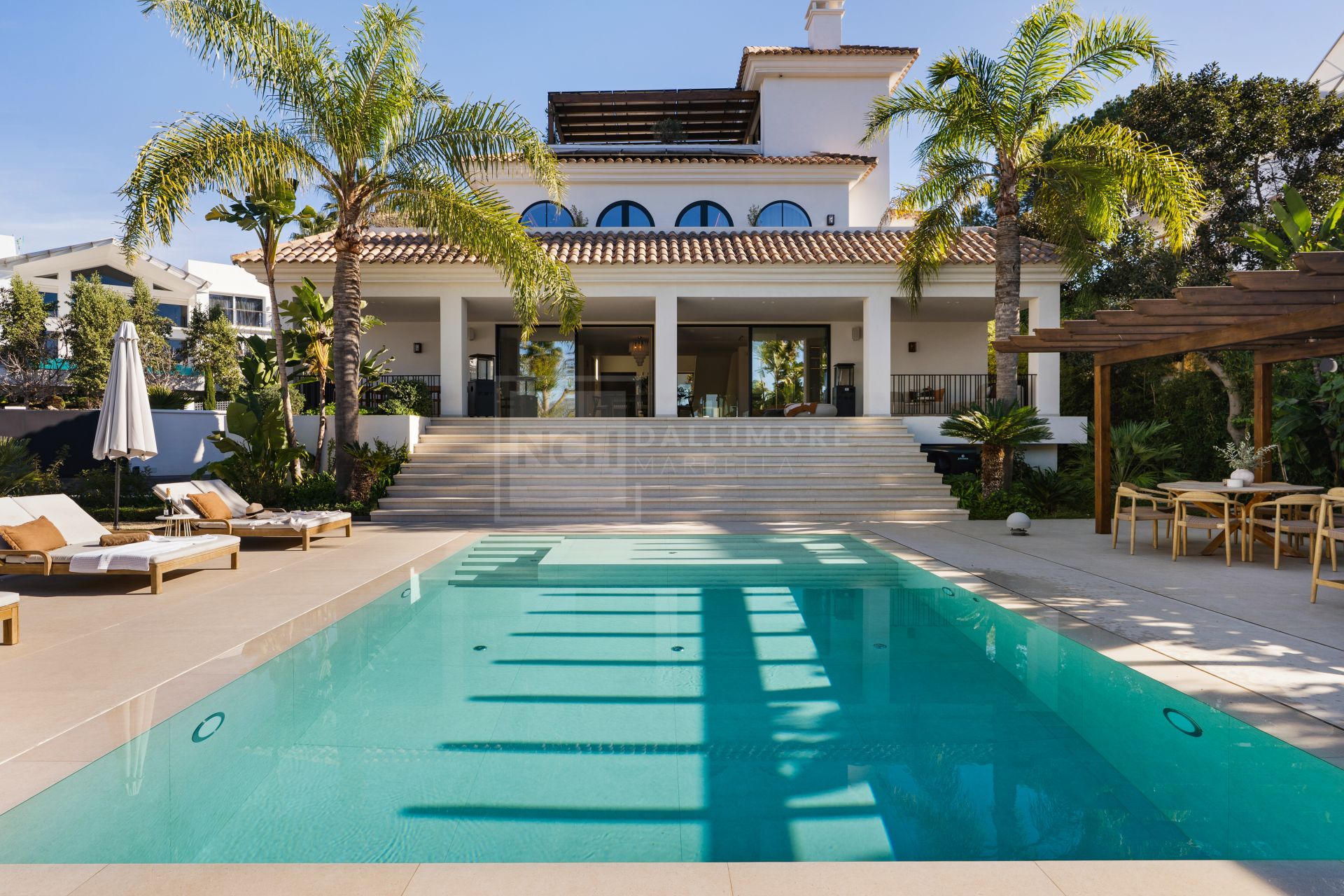 Villa en venta en Los Naranjos, Marbella