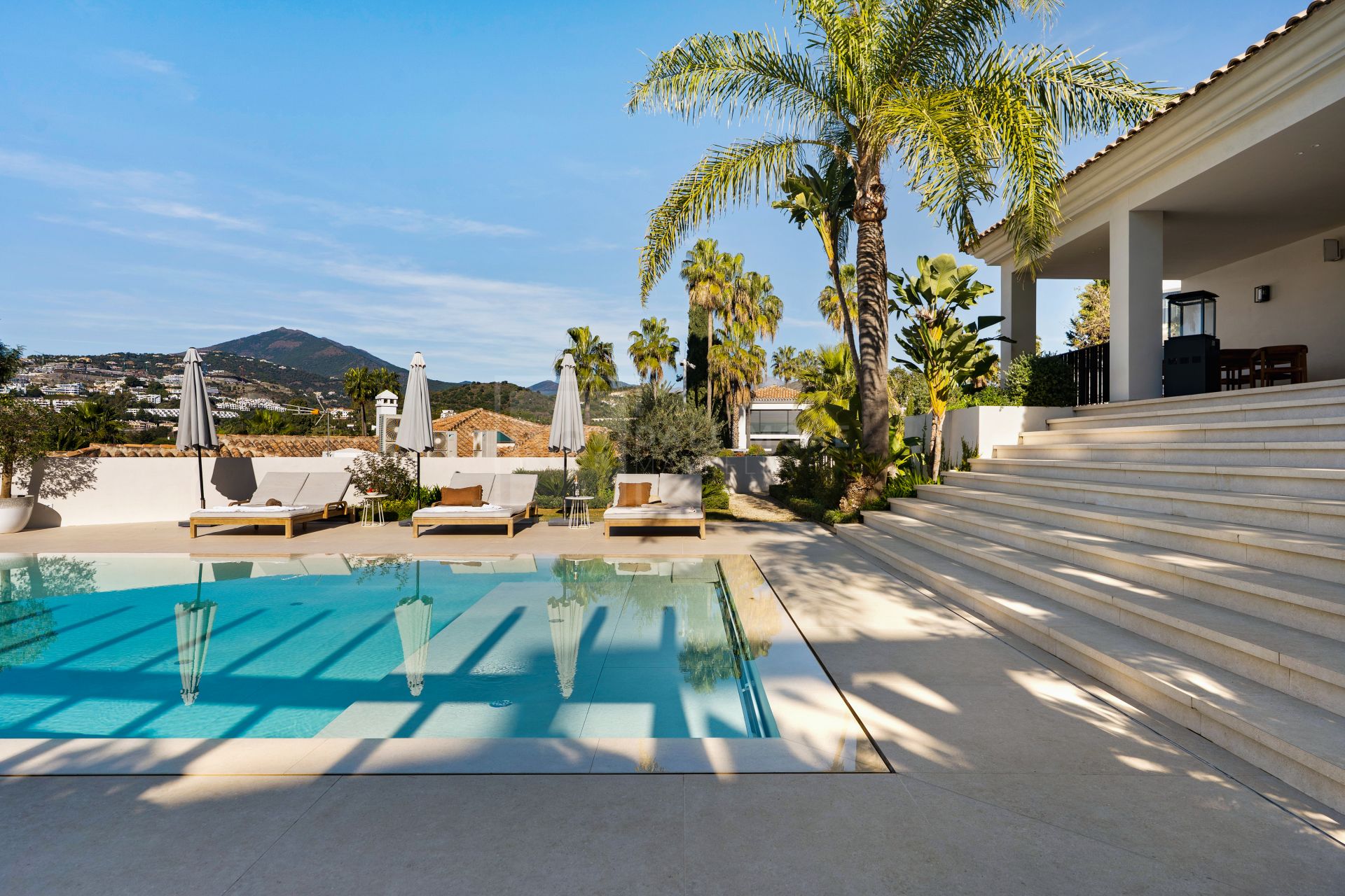 Villa en venta en Los Naranjos, Marbella