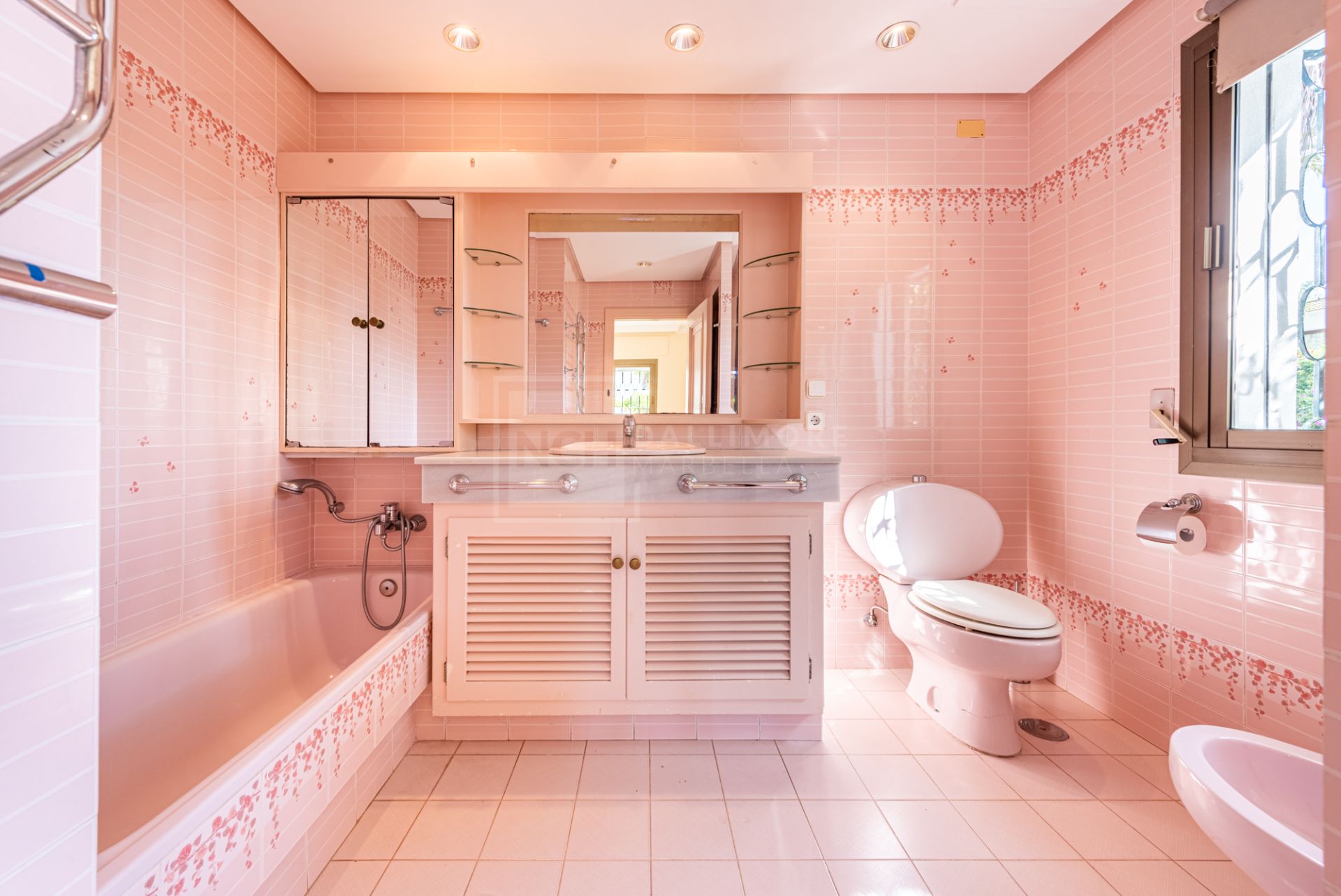 Hermosa villa clásica andaluza en Los Monteros, Marbella Este