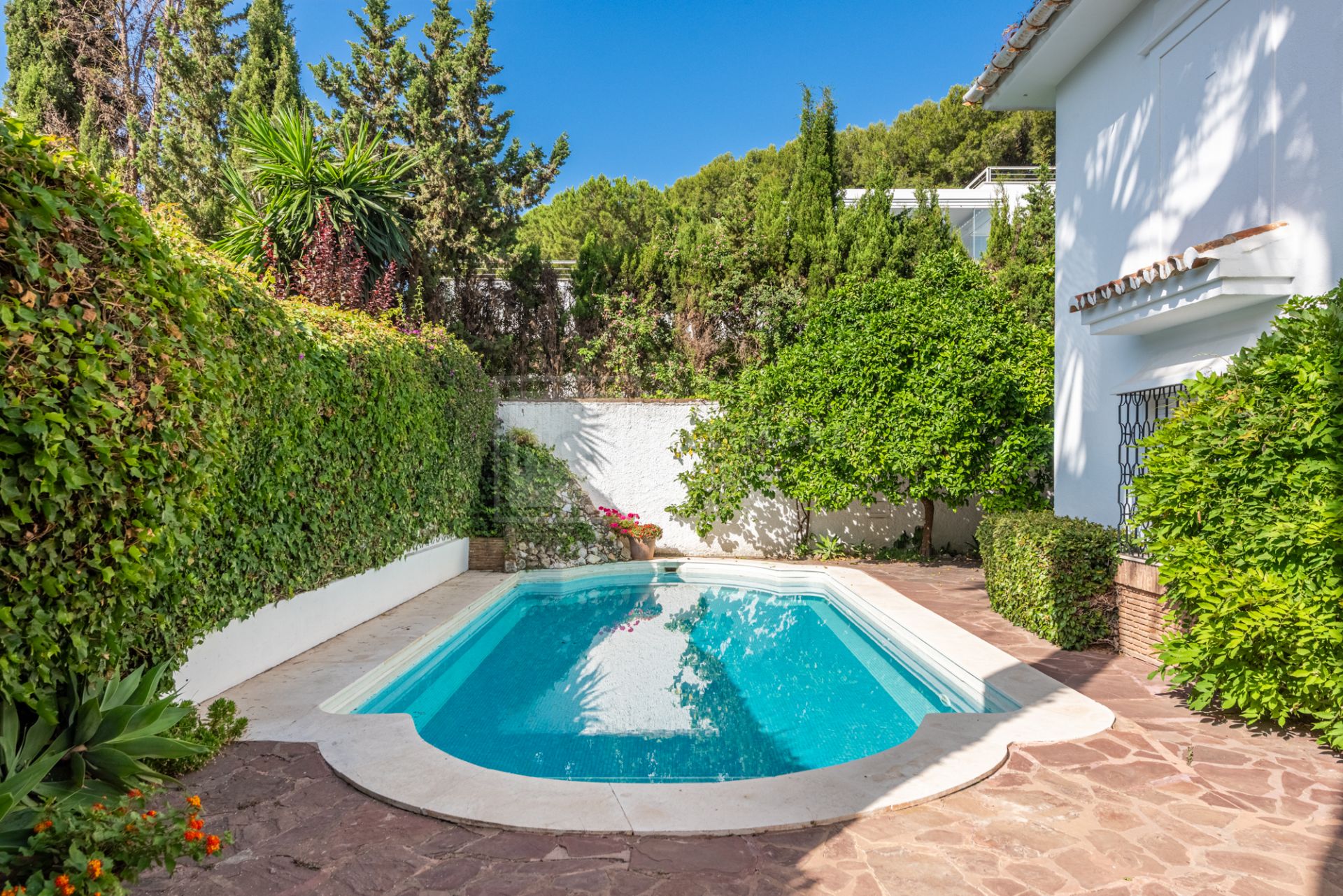 Hermosa villa clásica andaluza en Los Monteros, Marbella Este
