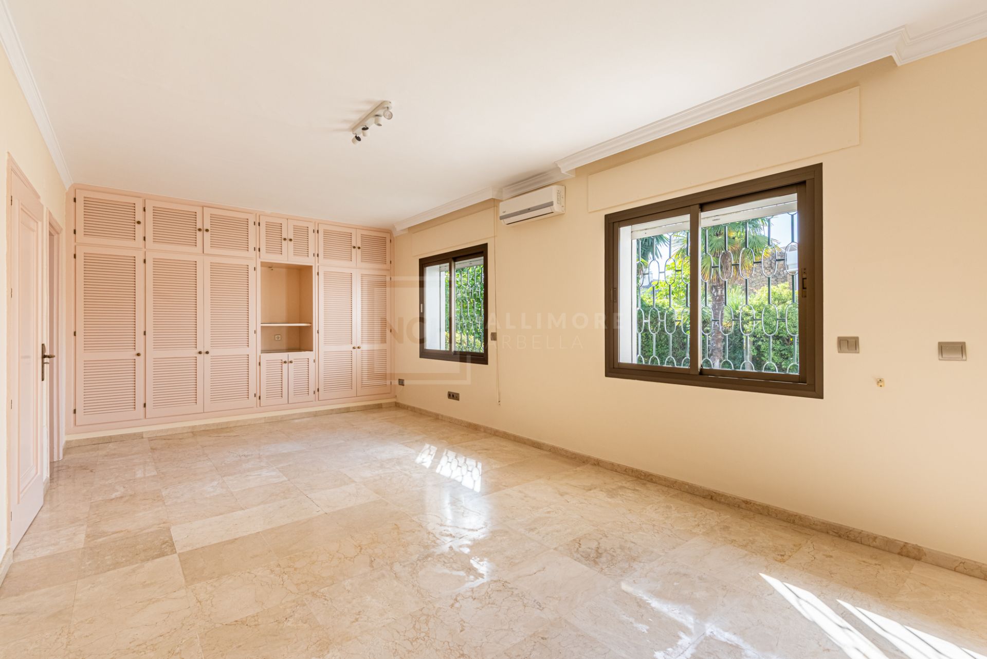 Hermosa villa clásica andaluza en Los Monteros, Marbella Este