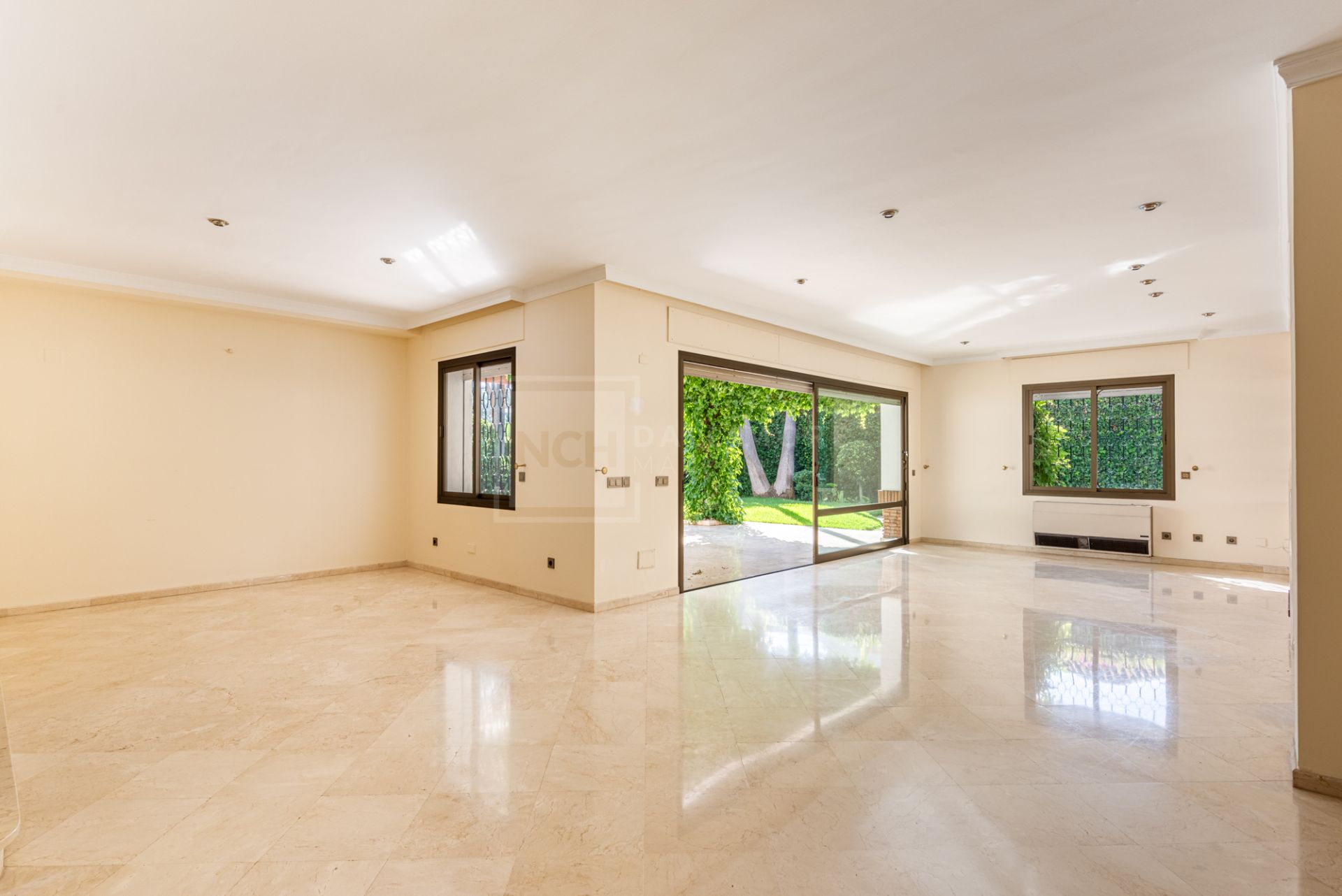 Hermosa villa clásica andaluza en Los Monteros, Marbella Este
