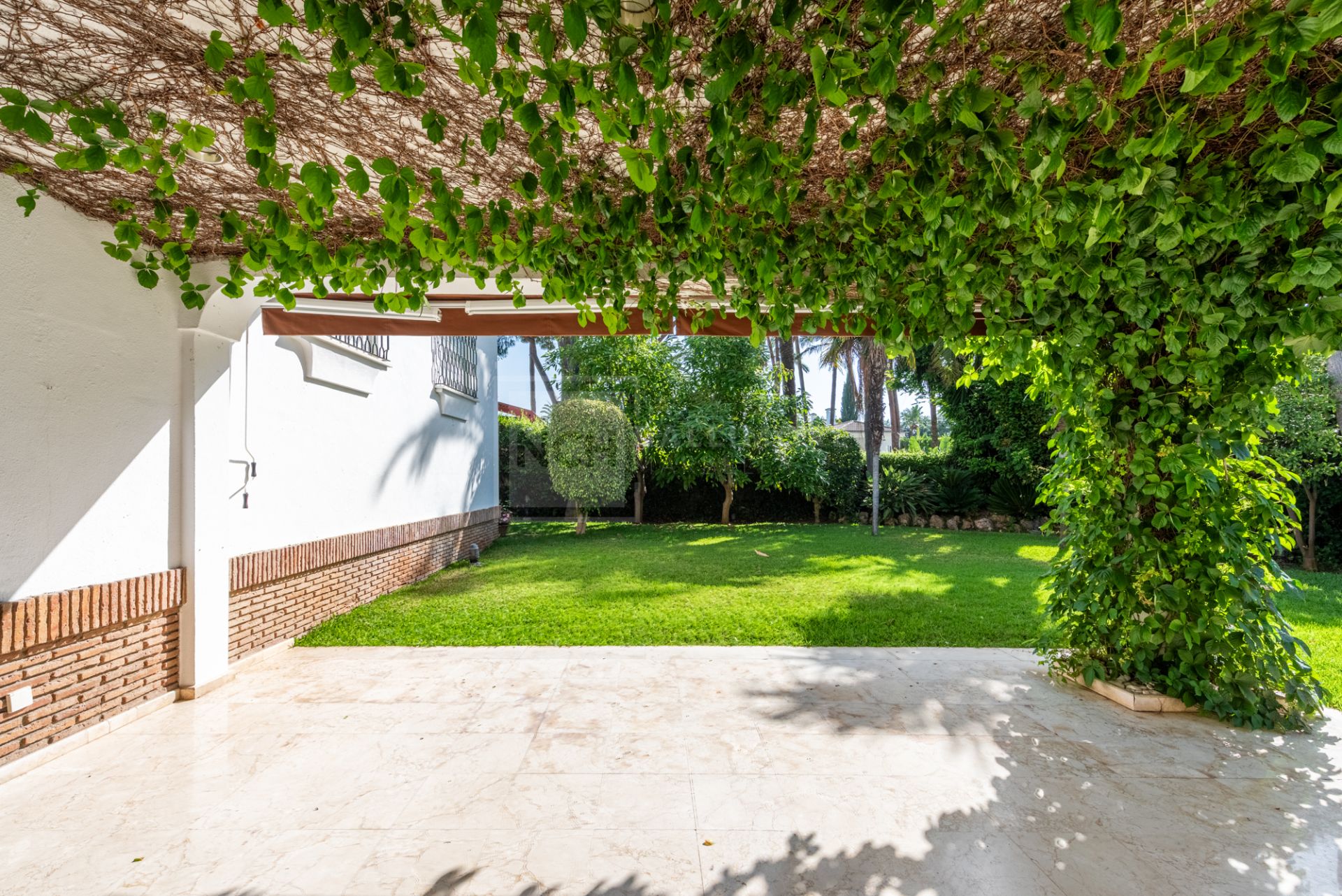 Hermosa villa clásica andaluza en Los Monteros, Marbella Este