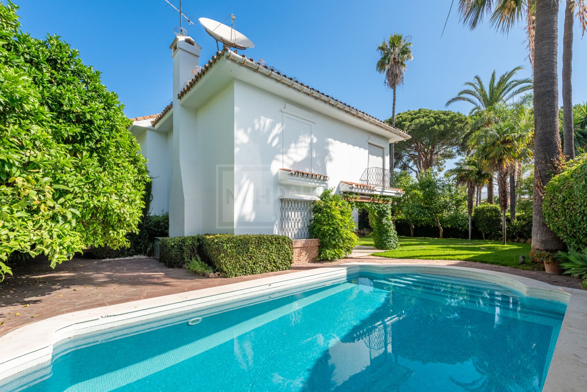 Hermosa villa clásica andaluza en Los Monteros, Marbella Este
