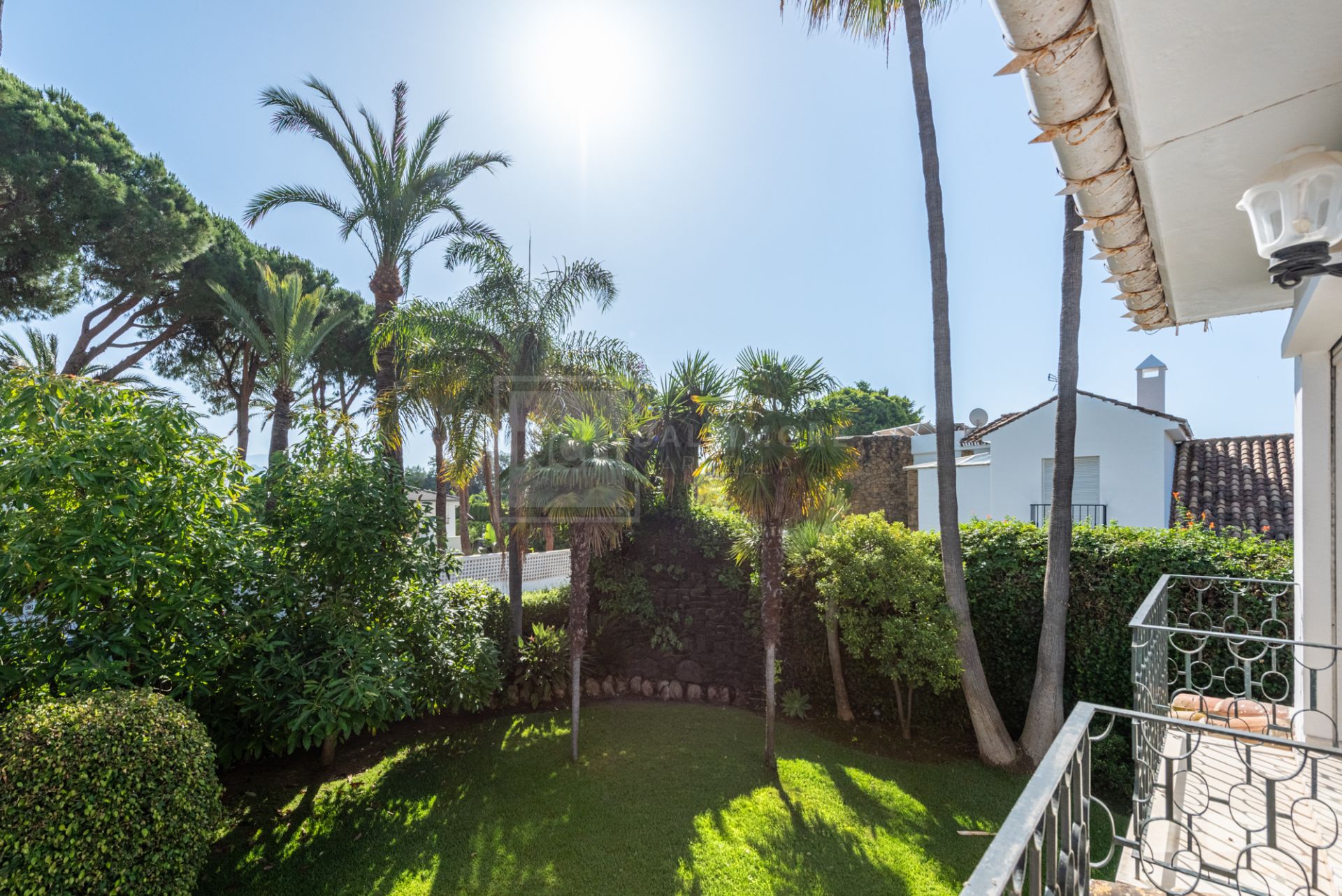 Hermosa villa clásica andaluza en Los Monteros, Marbella Este