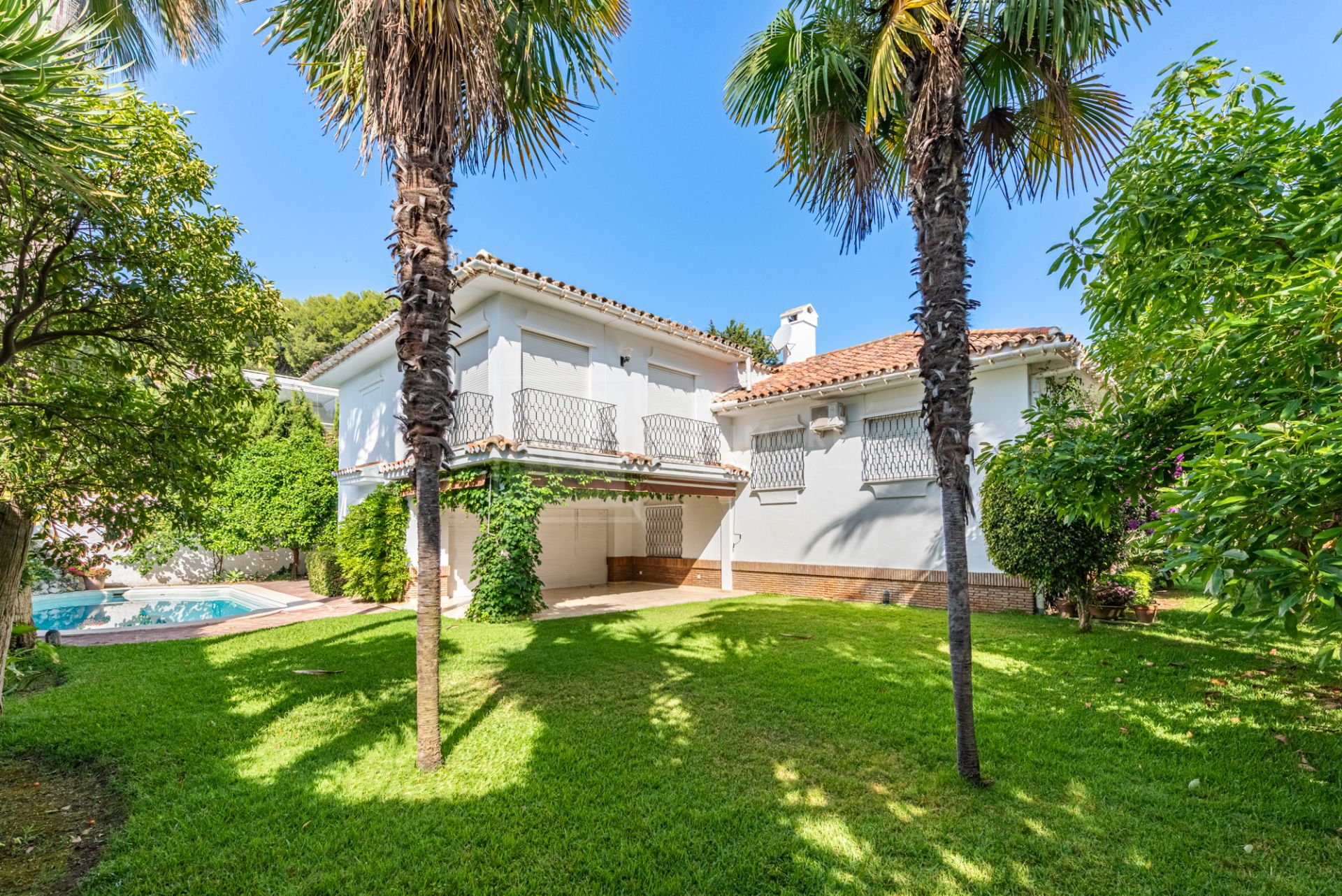 Hermosa villa clásica andaluza en Los Monteros, Marbella Este