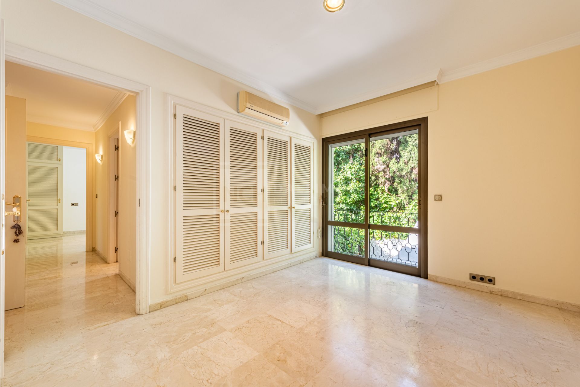 Hermosa villa clásica andaluza en Los Monteros, Marbella Este