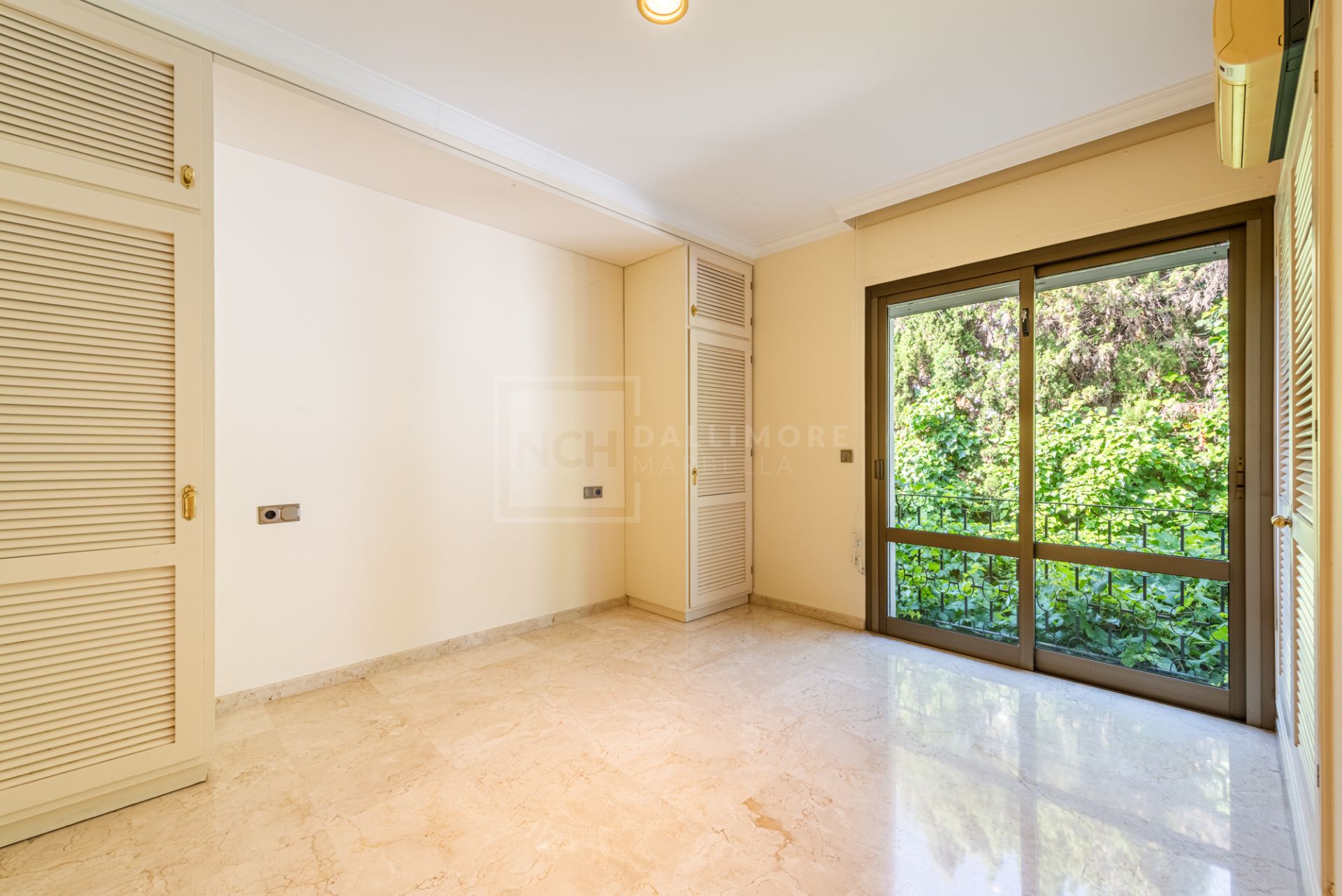 Hermosa villa clásica andaluza en Los Monteros, Marbella Este