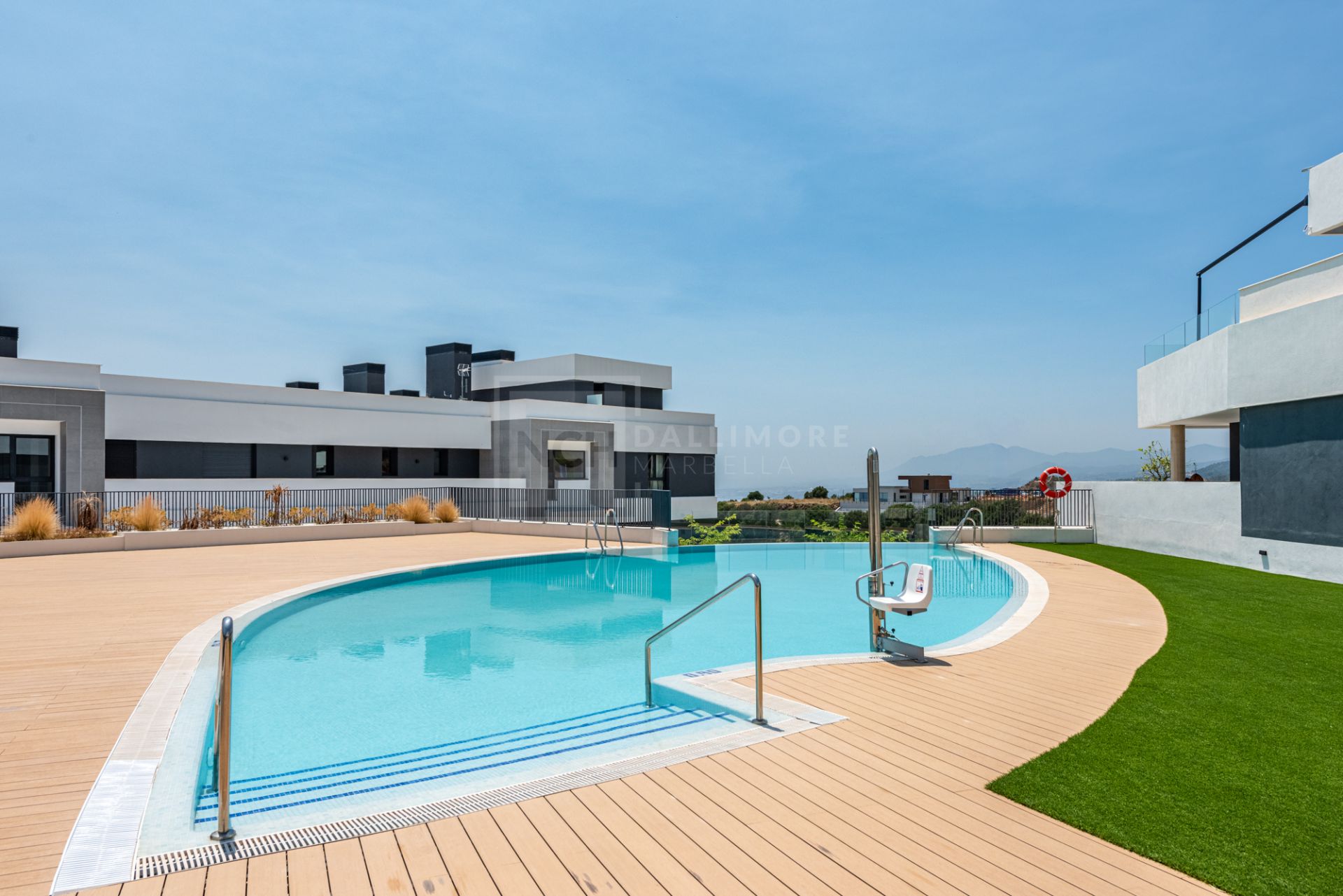 Stylish 2-Bedroom Apartment with Large Terrace and Sea Views in MedBlue, Altos de Los Monteros