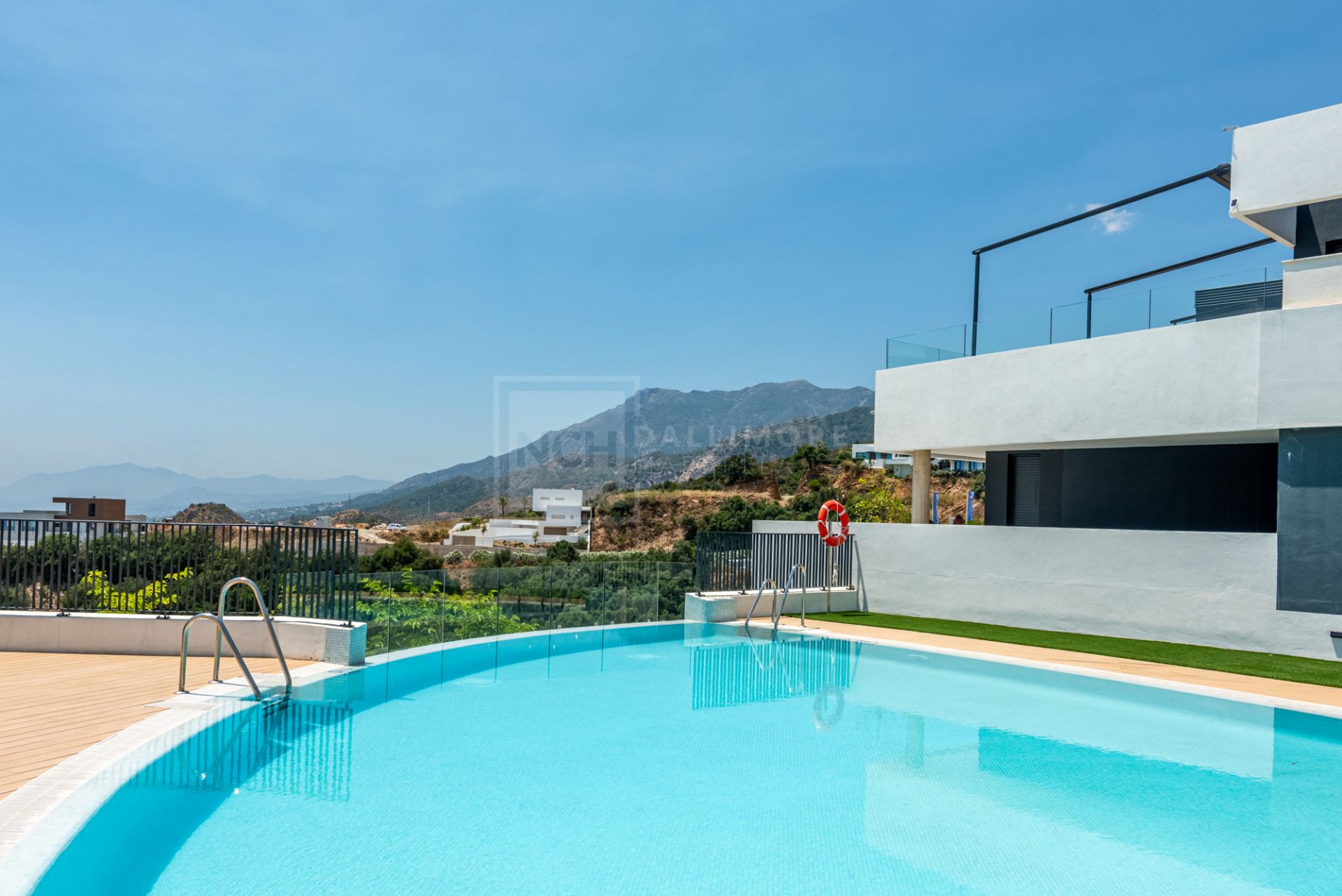 Stylish 2-Bedroom Apartment with Large Terrace and Sea Views in MedBlue, Altos de Los Monteros