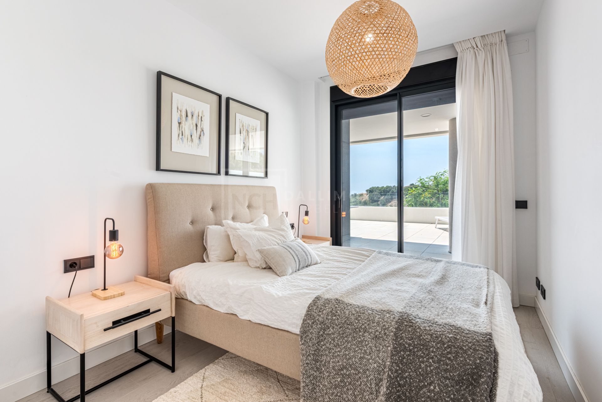 Stylish 2-Bedroom Apartment with Large Terrace and Sea Views in MedBlue, Altos de Los Monteros